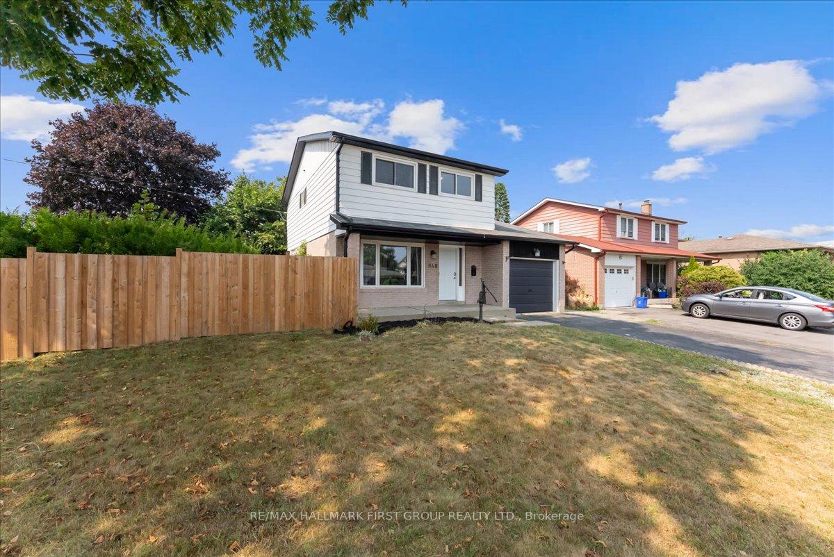 Photo 3 of 948 Cecylia Court, Pickering, West Shore — HOMEH