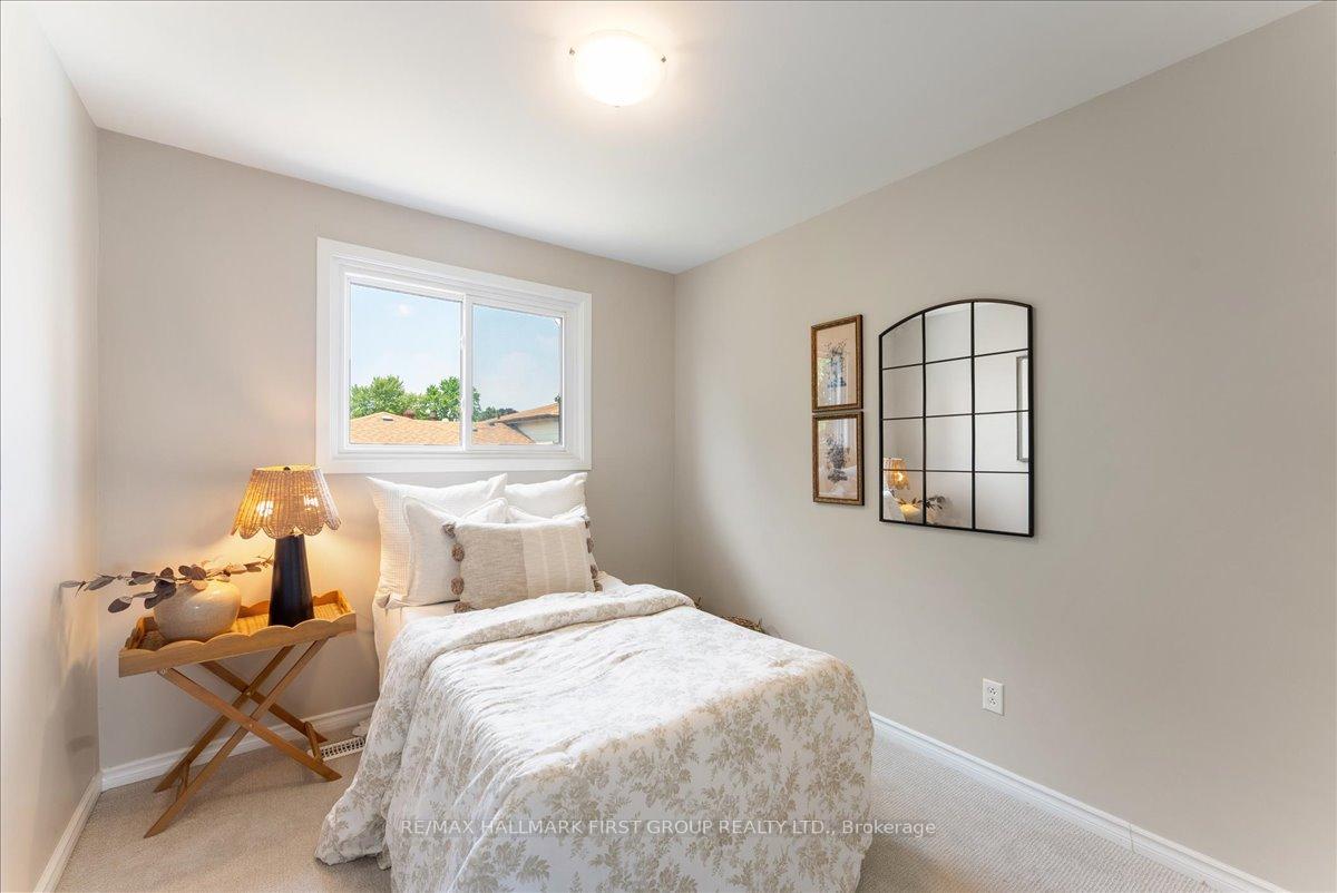Photo 24 of 948 Cecylia Court, Pickering, West Shore — HOMEH