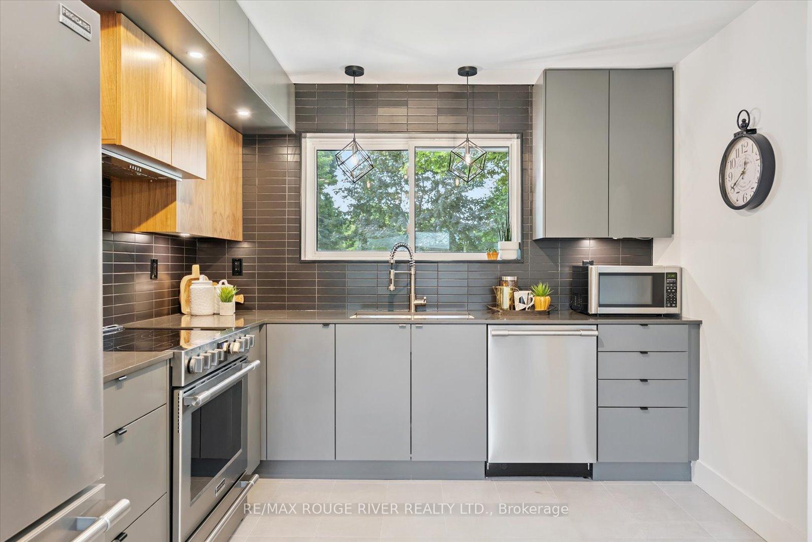 Photo 10 of 1371 Garvolin Avenue, Pickering, Bay Ridges — HOMEH