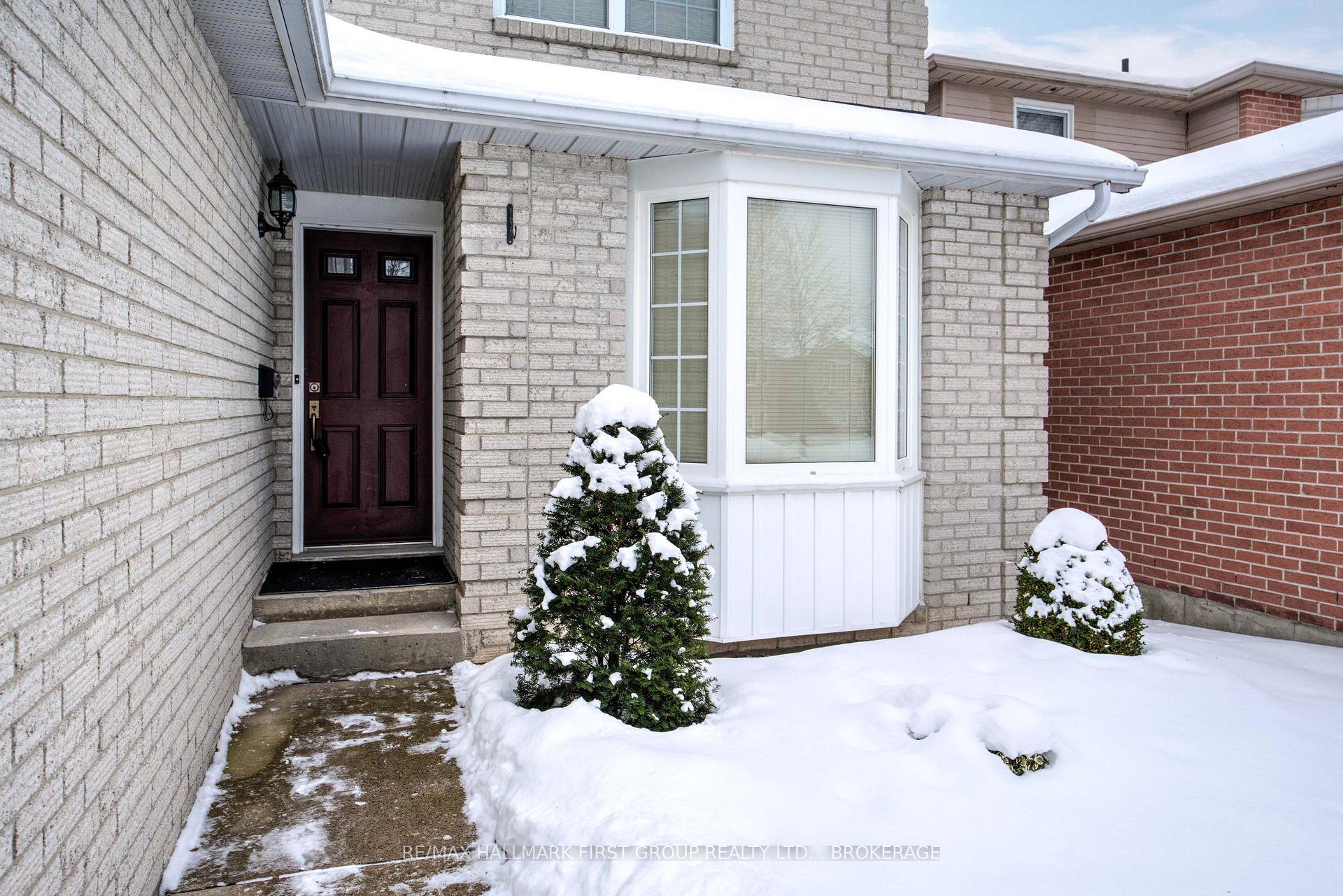 Photo 3 of 22 Richdale Court, Kingston, Kingston East (Incl Barret Crt) — HOMEH