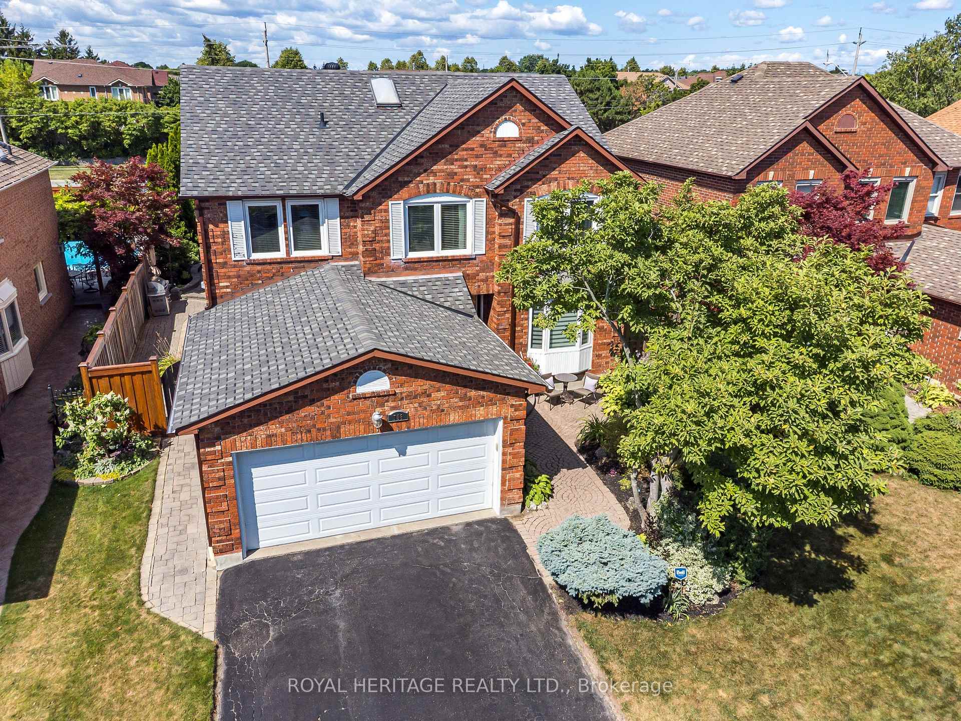 Photo 2 of 756 Stonepath Circle, Pickering, Amberlea — HOMEH