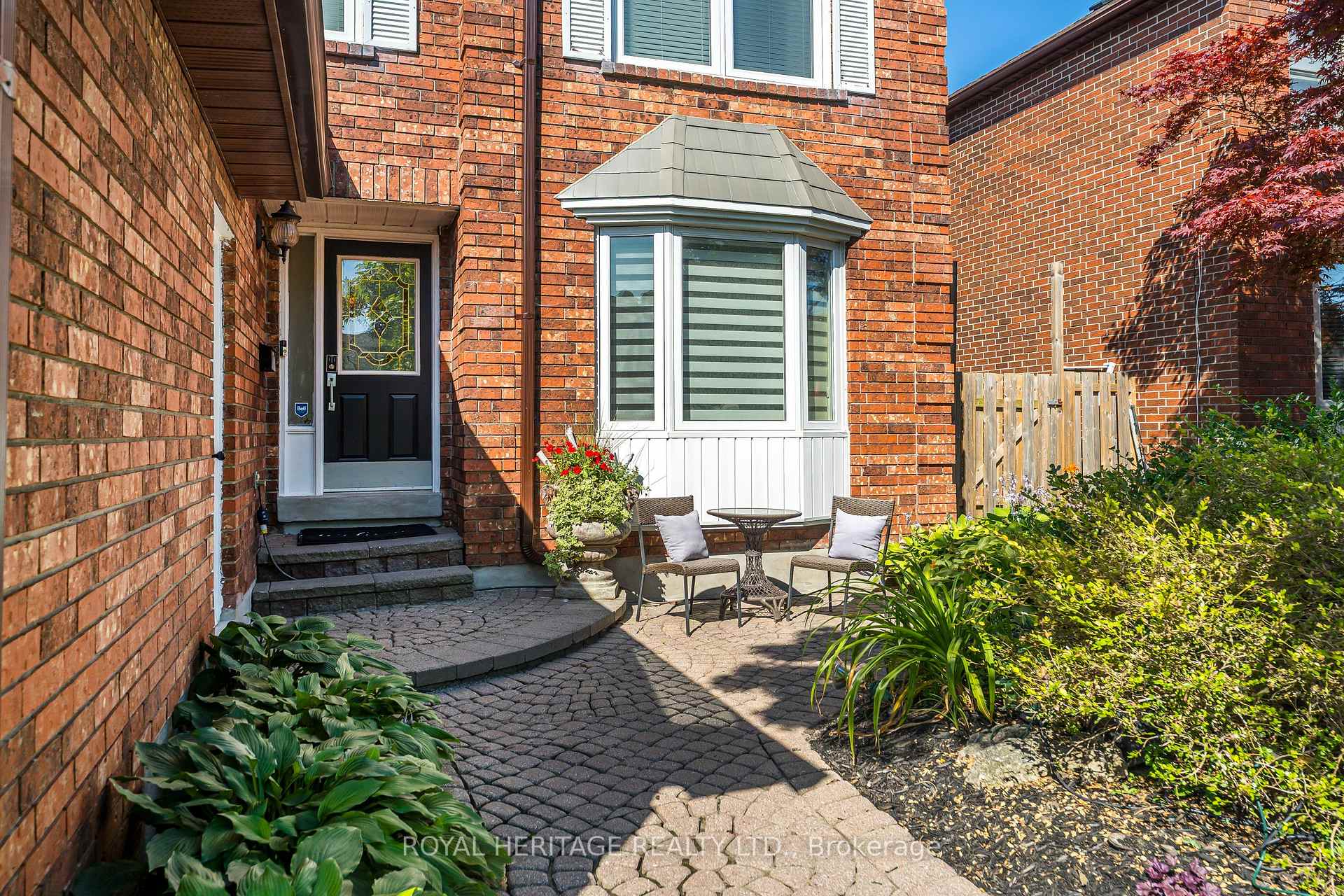 Photo 4 of 756 Stonepath Circle, Pickering, Amberlea — HOMEH