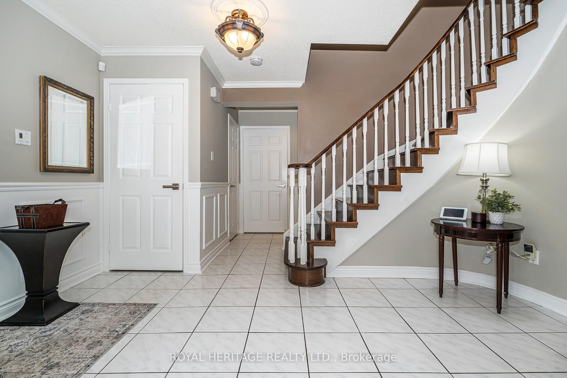 Photo 5 of 756 Stonepath Circle, Pickering, Amberlea — HOMEH
