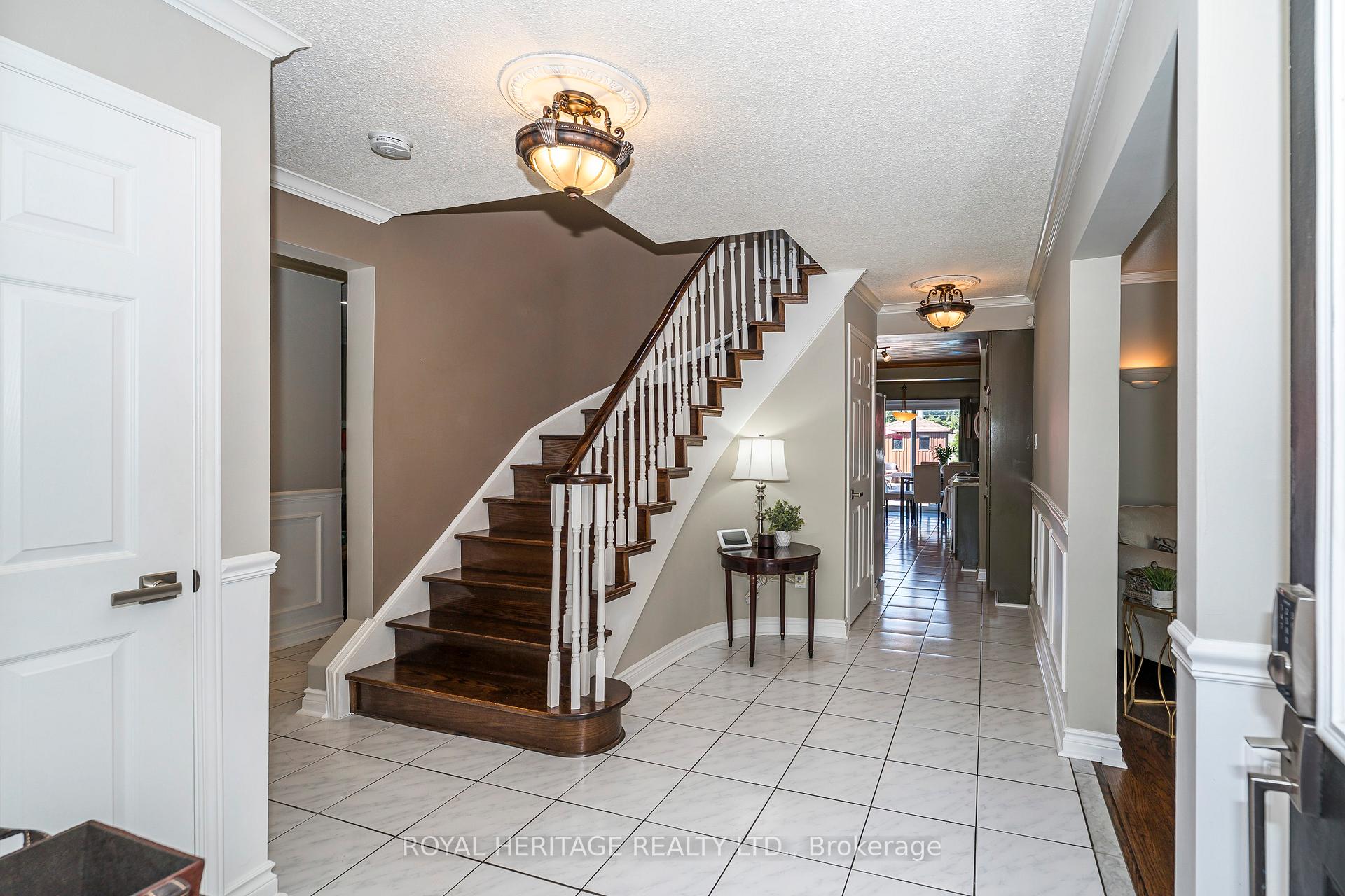 Photo 6 of 756 Stonepath Circle, Pickering, Amberlea — HOMEH