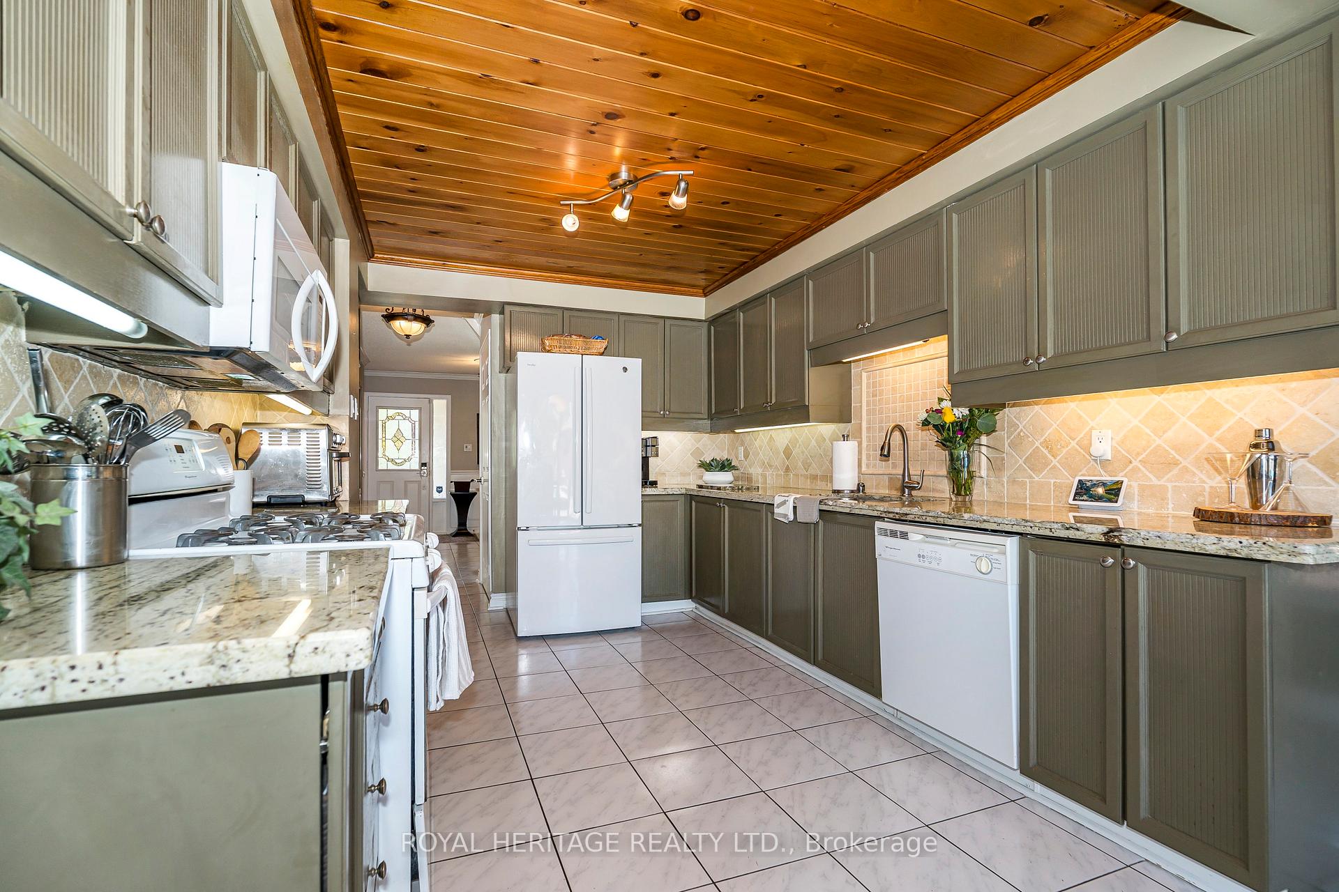 Photo 12 of 756 Stonepath Circle, Pickering, Amberlea — HOMEH