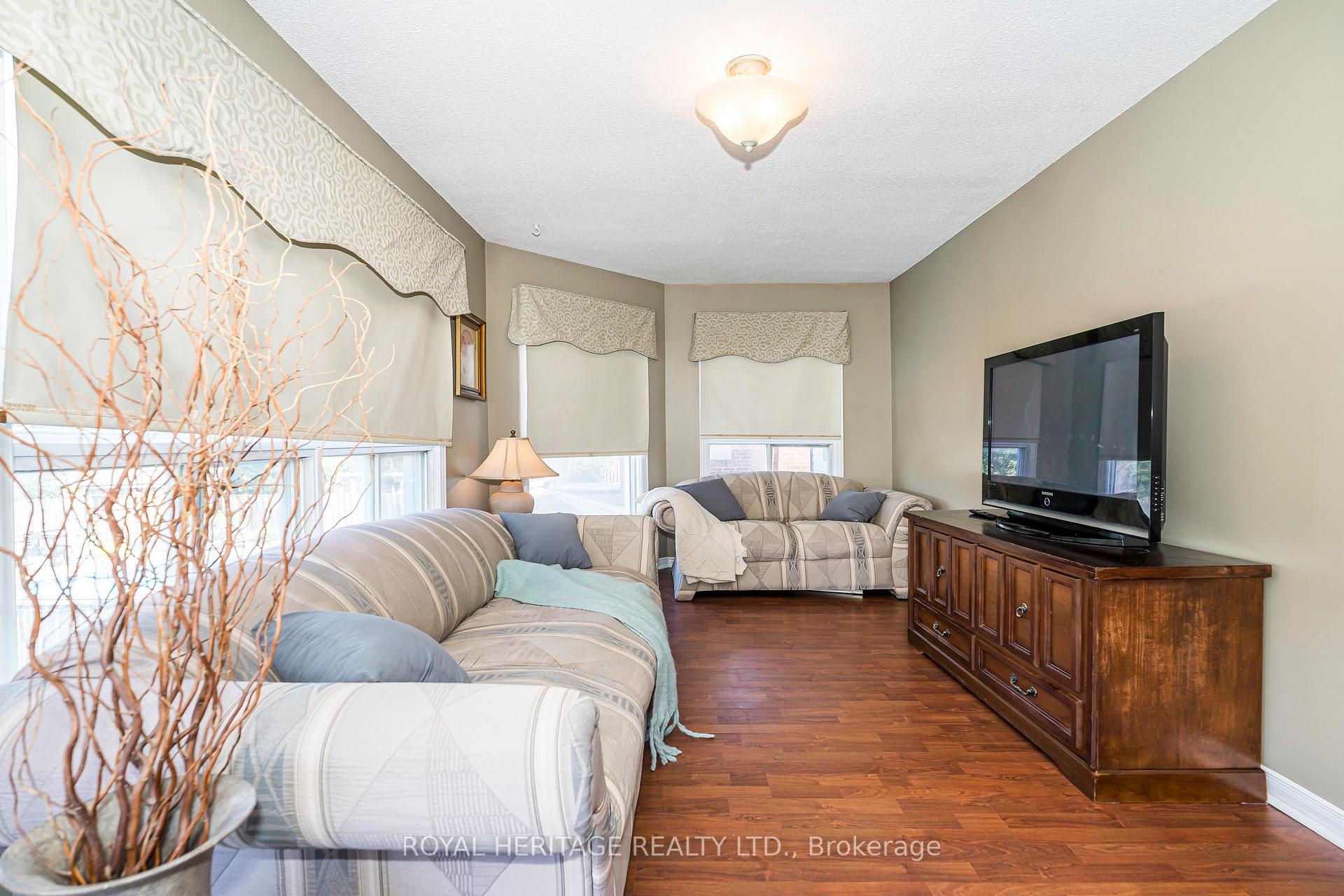 Photo 21 of 756 Stonepath Circle, Pickering, Amberlea — HOMEH