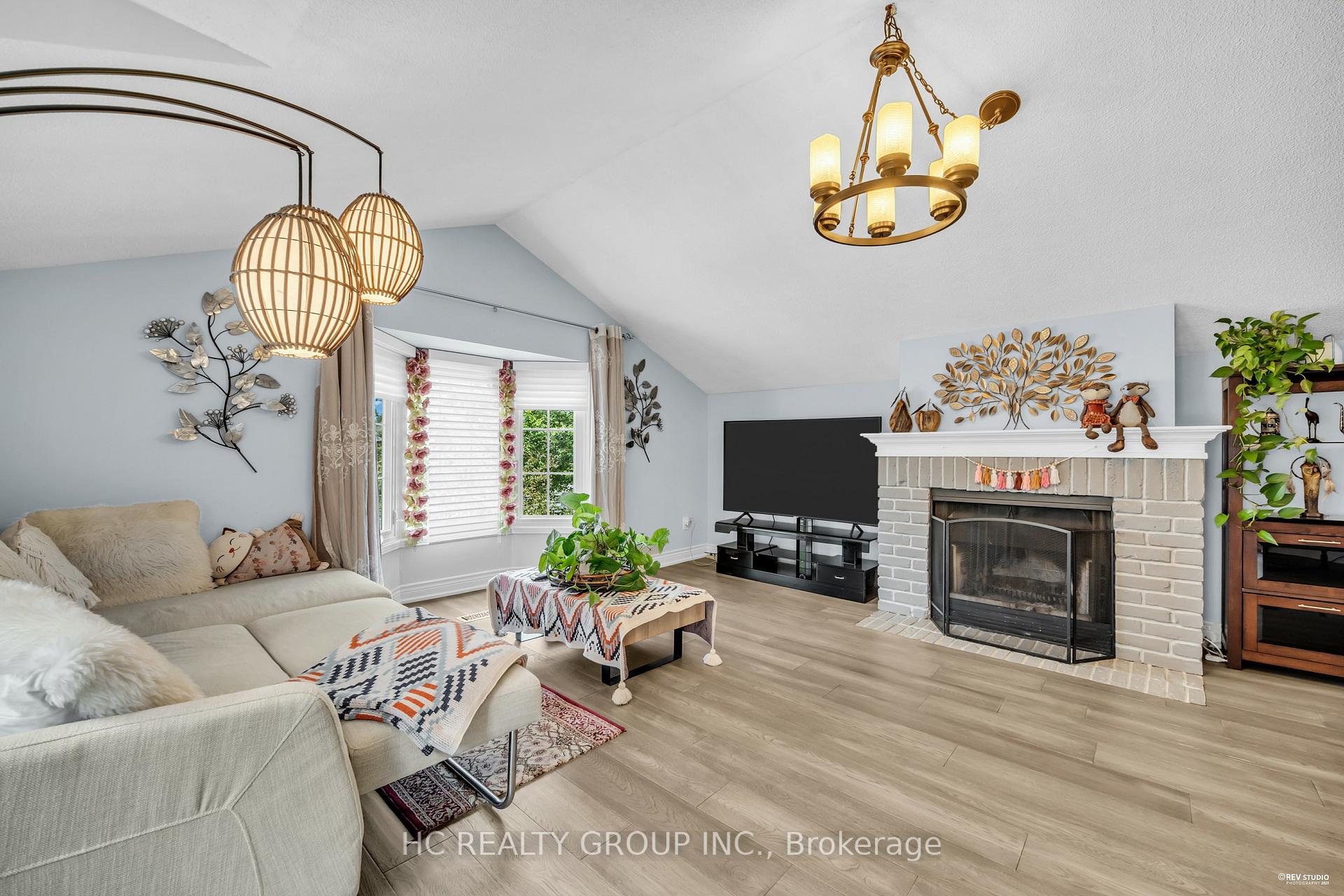 Photo 2 of 1708 Echo Point Court, Pickering, Liverpool — HOMEH