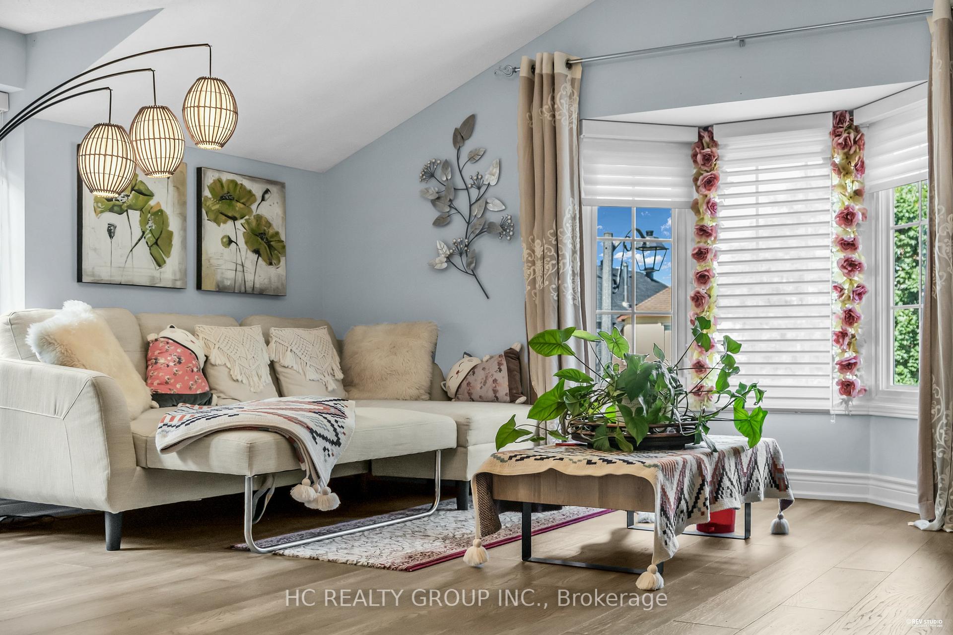 Photo 3 of 1708 Echo Point Court, Pickering, Liverpool — HOMEH