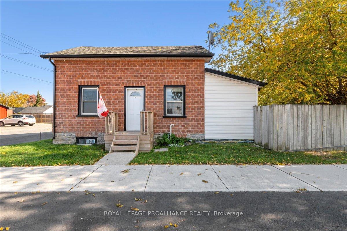 Photo 1 of 374 Main Street, Prince Edward County, Picton Ward — HOMEH