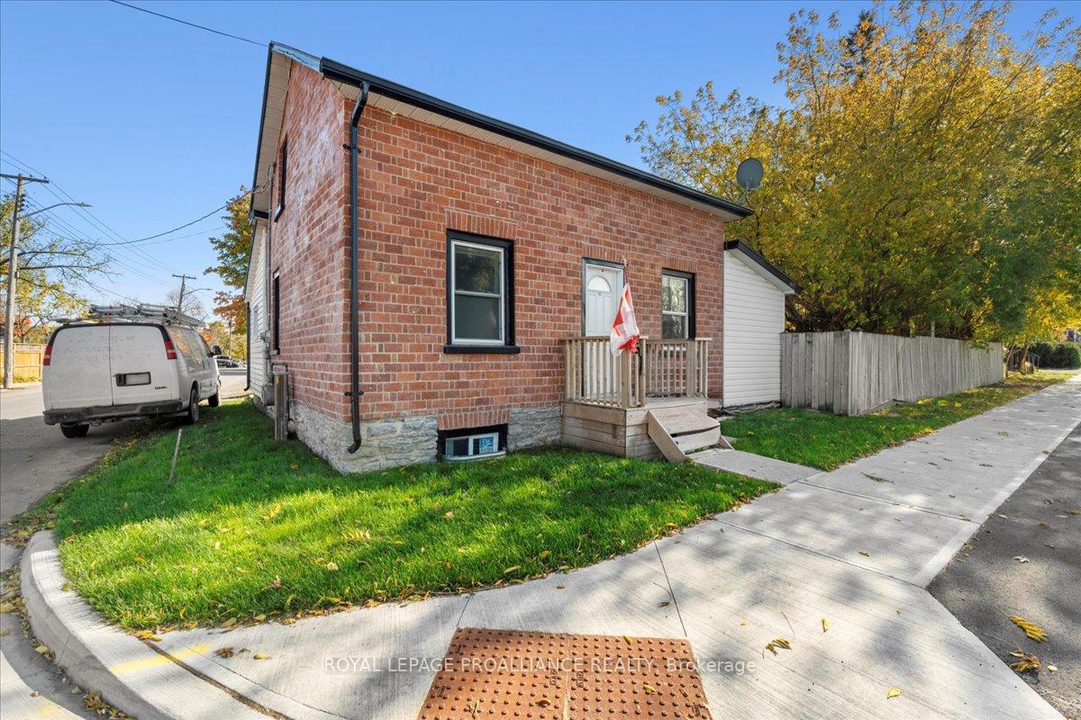 Photo 2 of 374 Main Street, Prince Edward County, Picton Ward — HOMEH