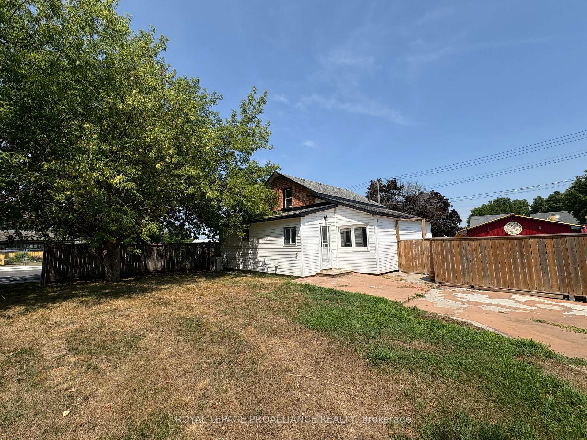 Photo 3 of 374 Main Street, Prince Edward County, Picton Ward — HOMEH