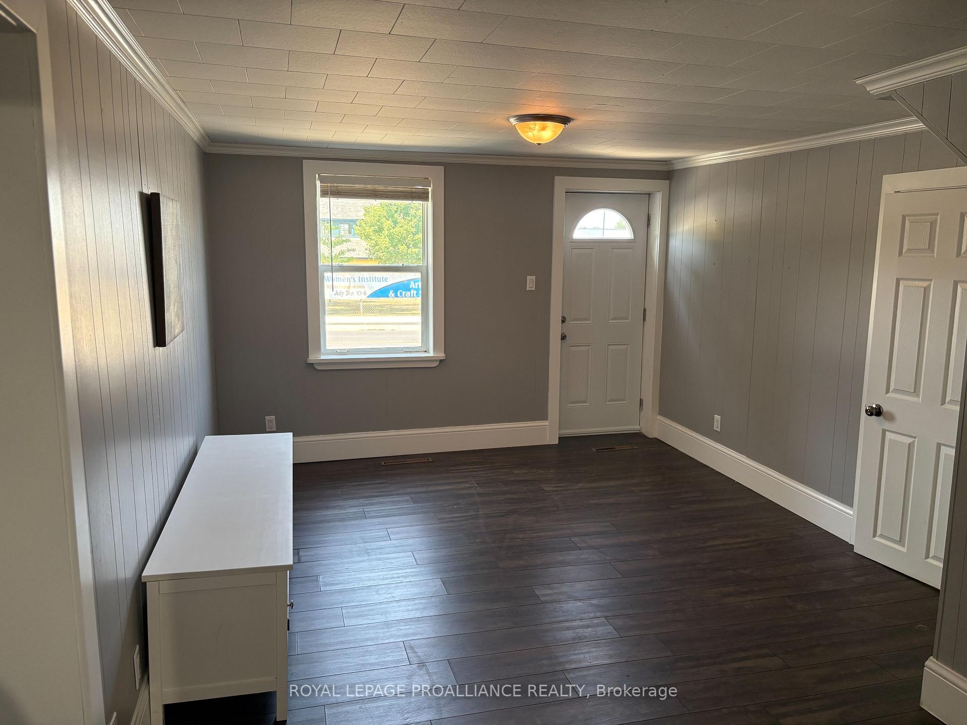 Photo 10 of 374 Main Street, Prince Edward County, Picton Ward — HOMEH