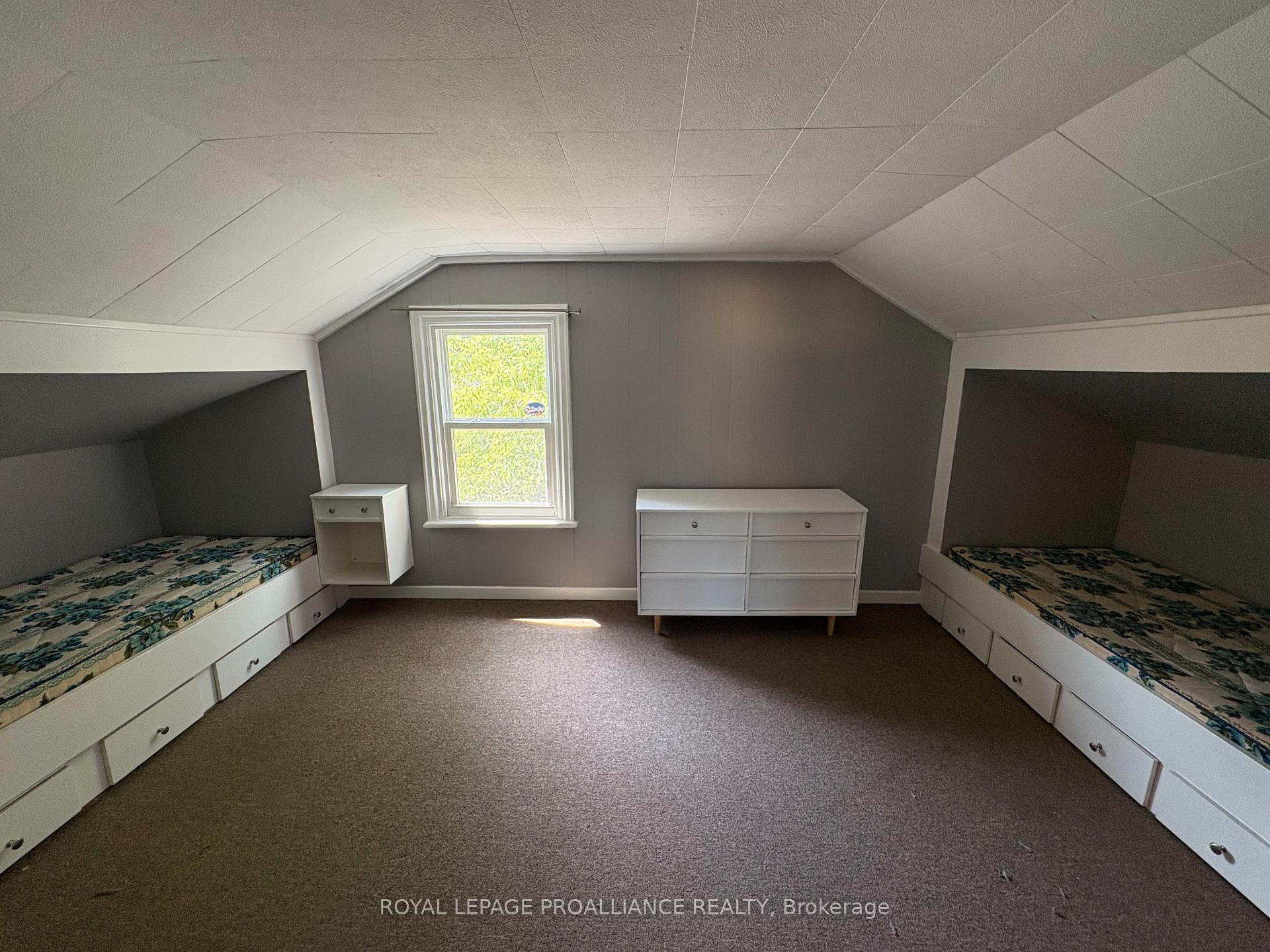 Photo 17 of 374 Main Street, Prince Edward County, Picton Ward — HOMEH