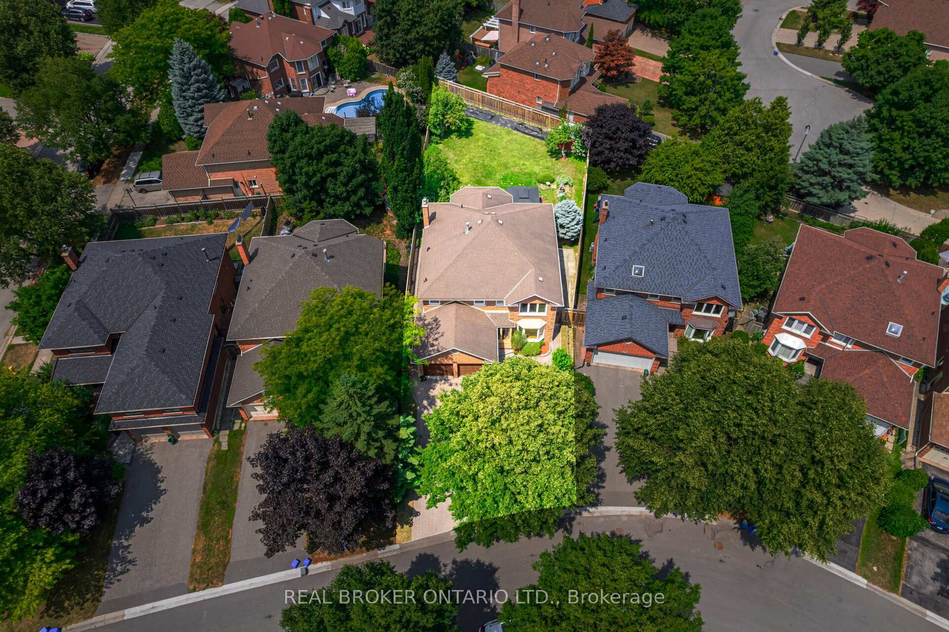 Photo 2 of 206 Gwendolyn Street, Pickering, Rougemount — HOMEH