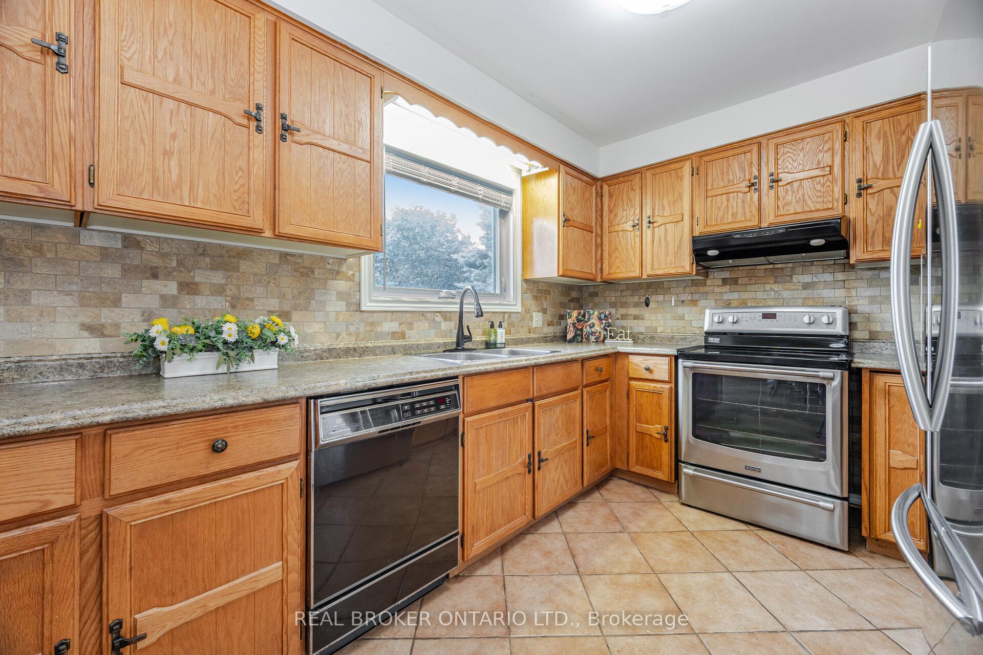 Photo 11 of 206 Gwendolyn Street, Pickering, Rougemount — HOMEH