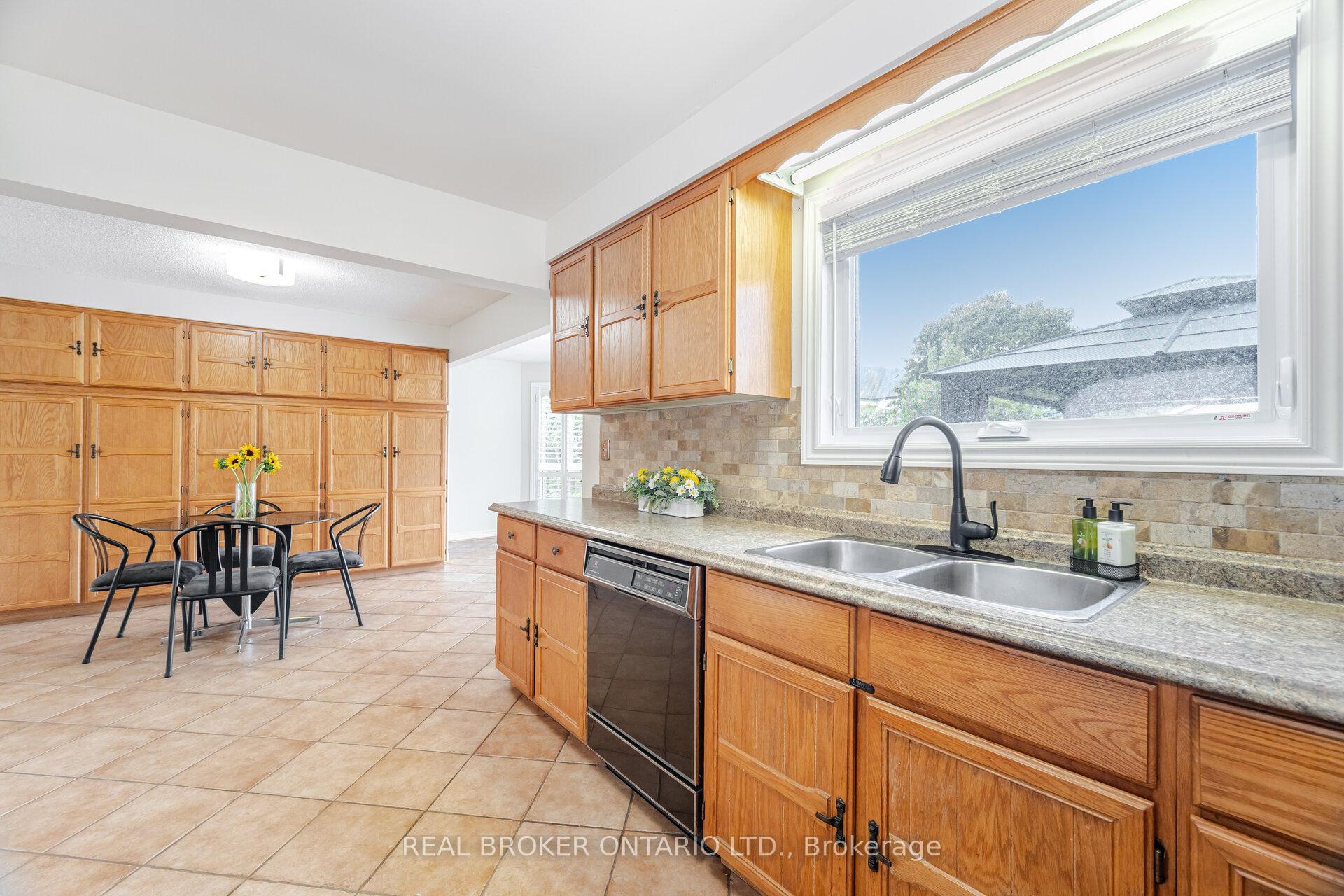Photo 12 of 206 Gwendolyn Street, Pickering, Rougemount — HOMEH