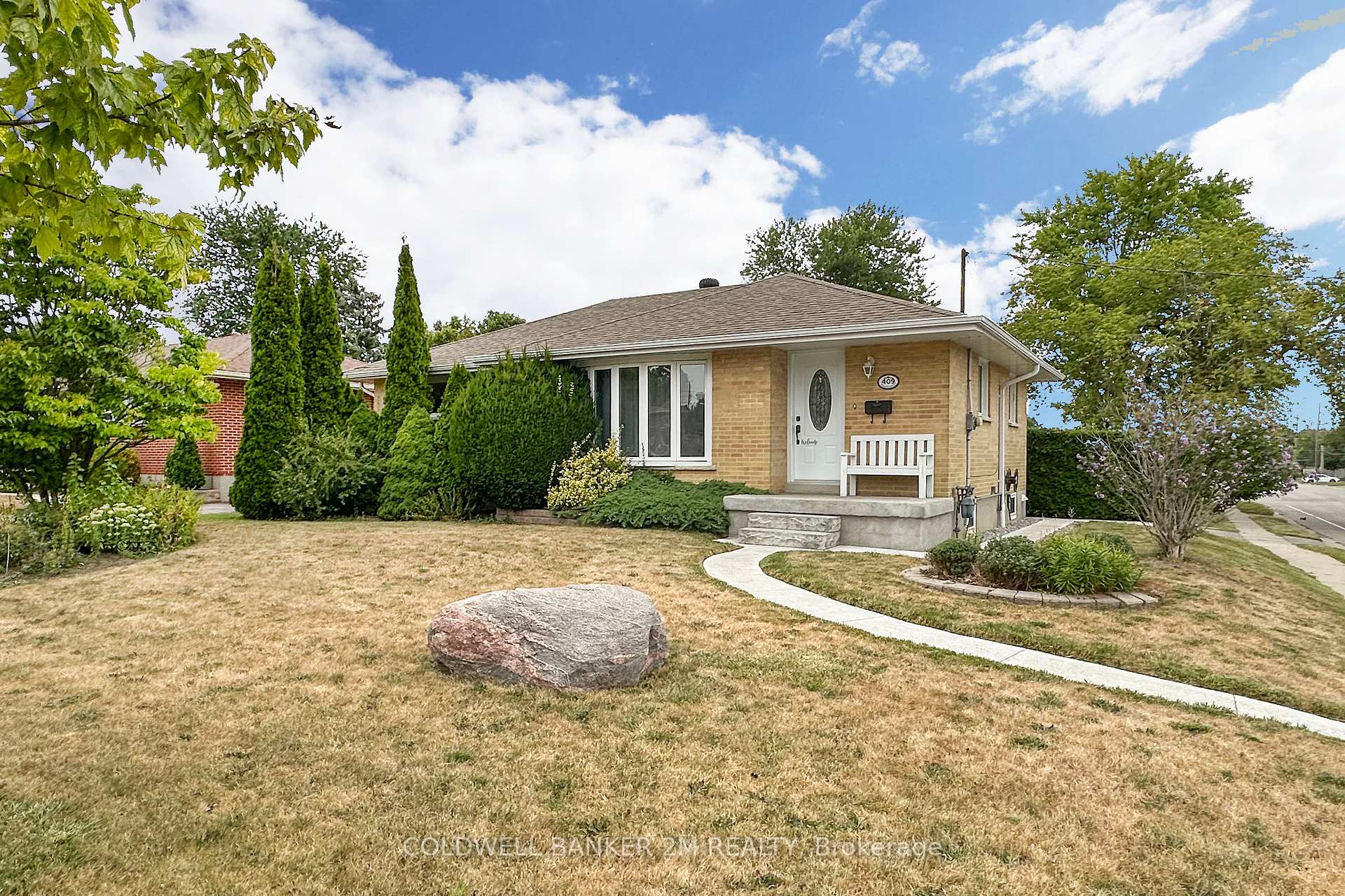 Photo 2 of 409 Fairlawn Street, Oshawa, McLaughlin — HOMEH