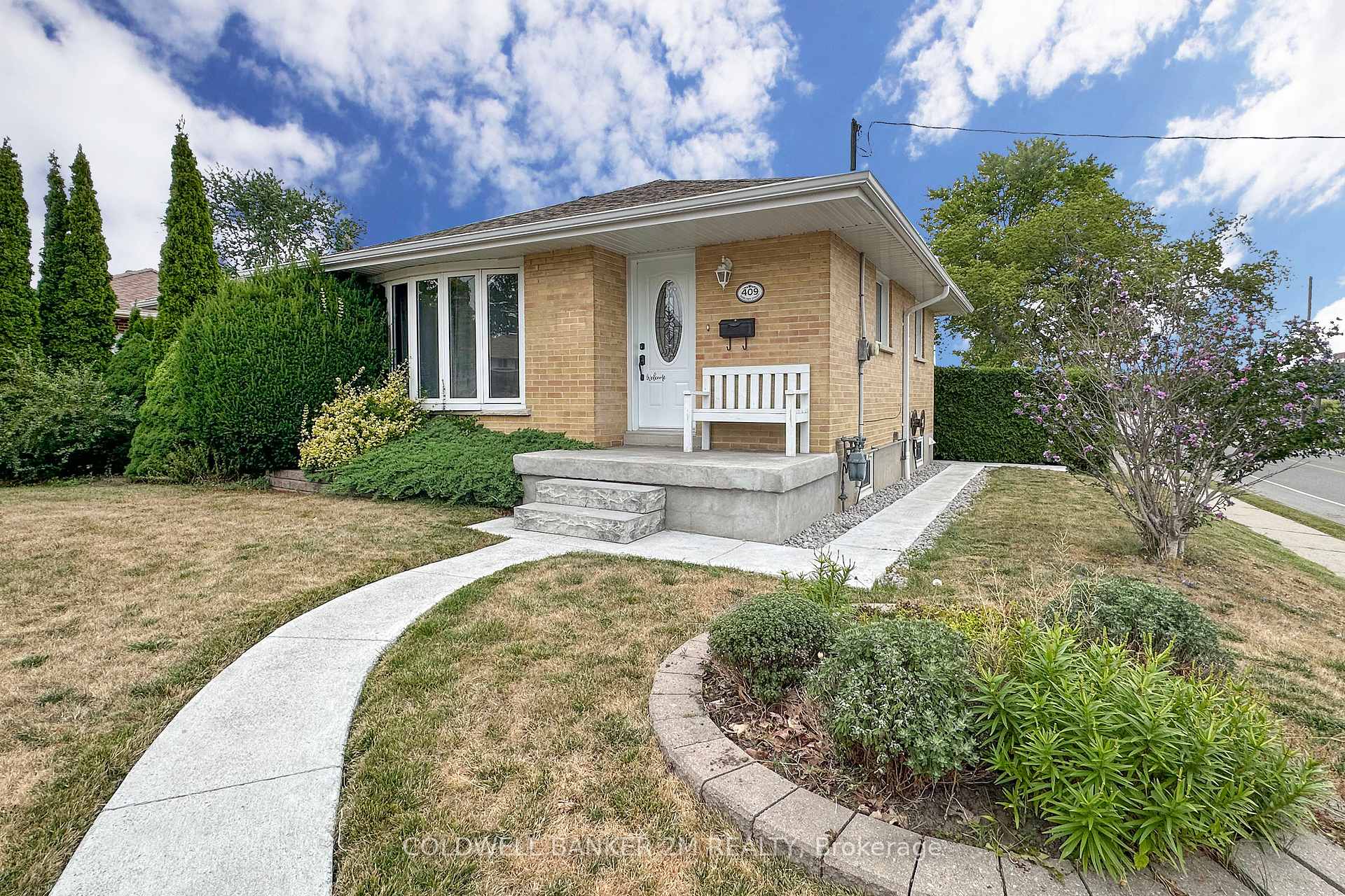 Photo 3 of 409 Fairlawn Street, Oshawa, McLaughlin — HOMEH