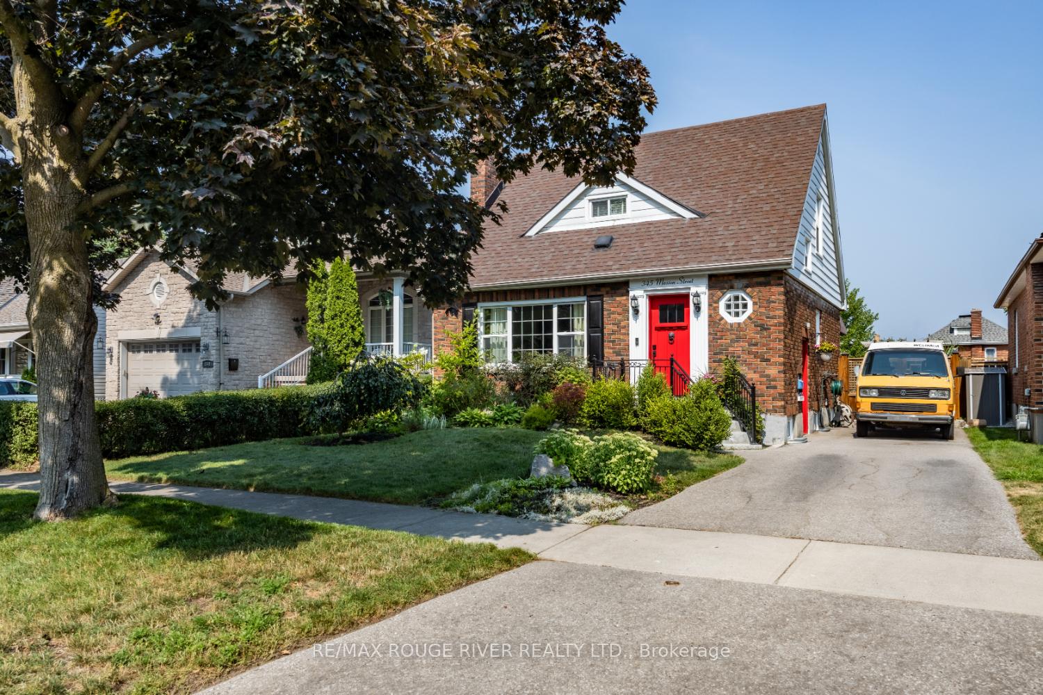 Photo 2 of 345 Masson Street, Oshawa, O'Neill — HOMEH