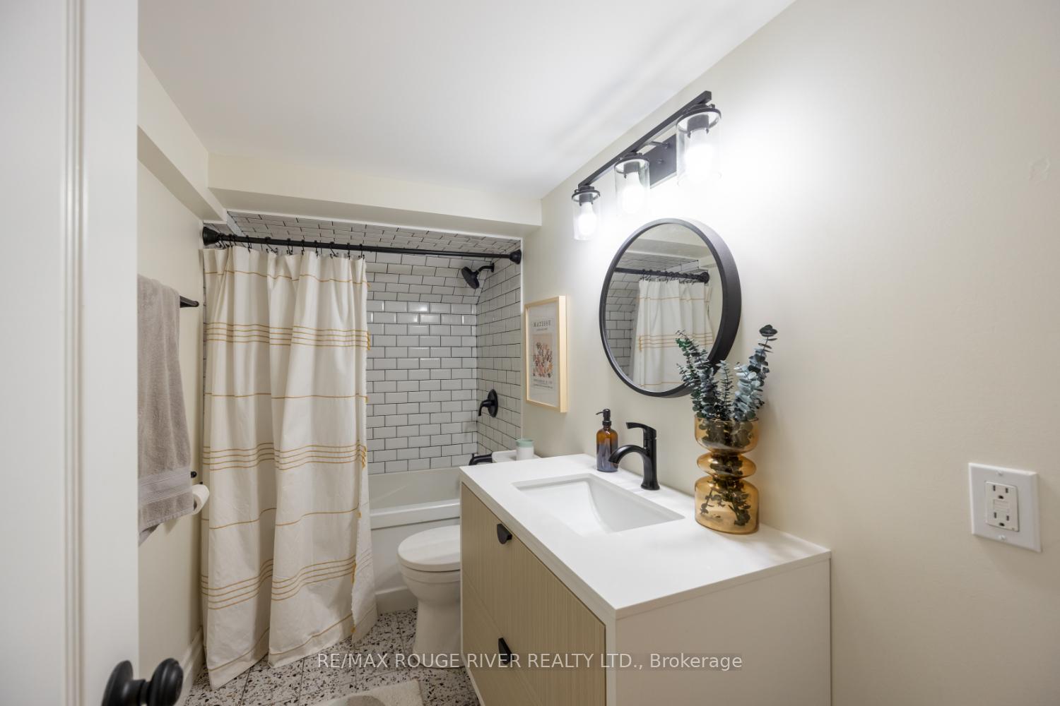 Photo 31 of 345 Masson Street, Oshawa, O'Neill — HOMEH