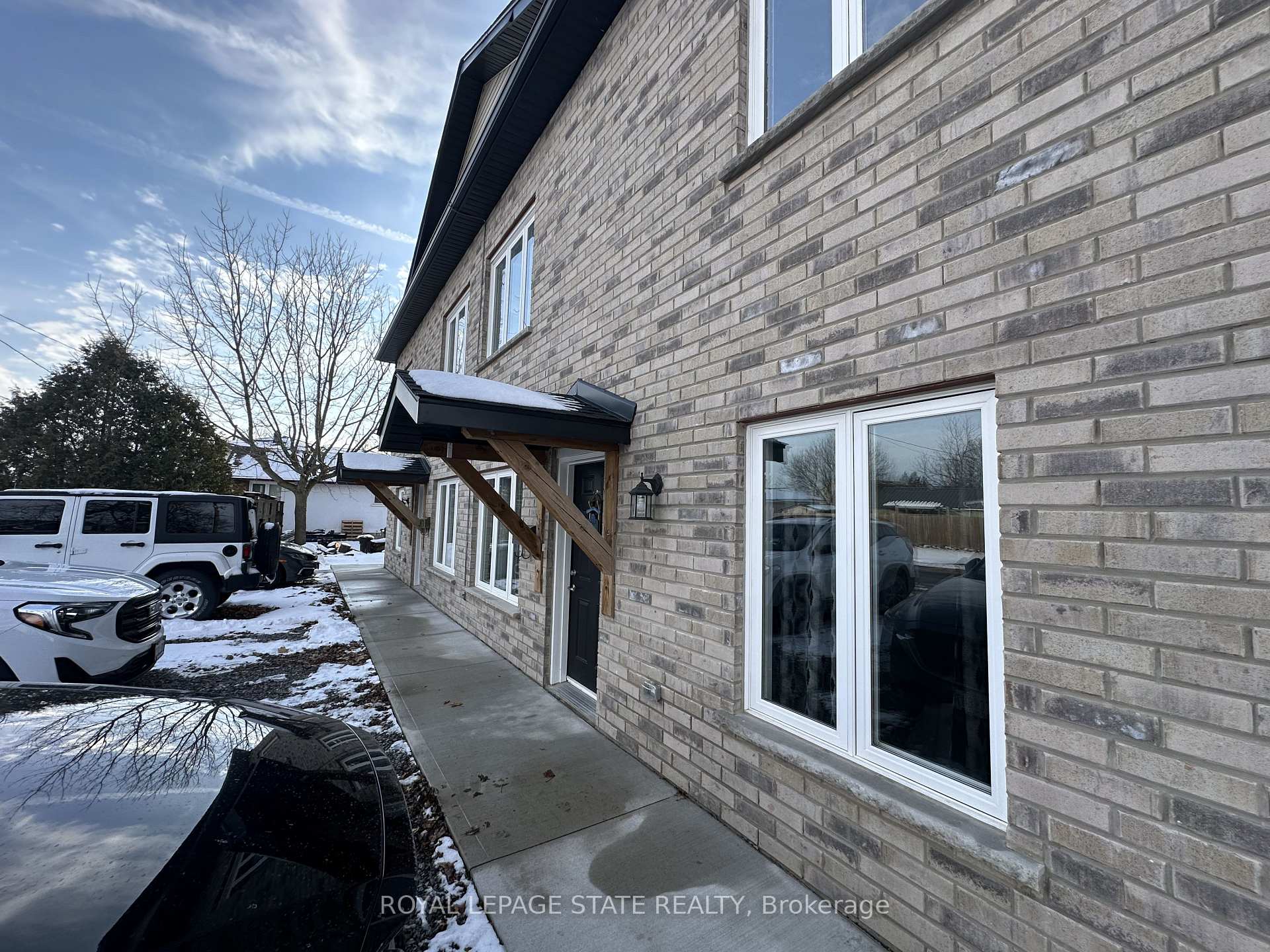 Photo 2 of 248 Port Colborne Drive, Port Colborne, Main Street — HOMEH