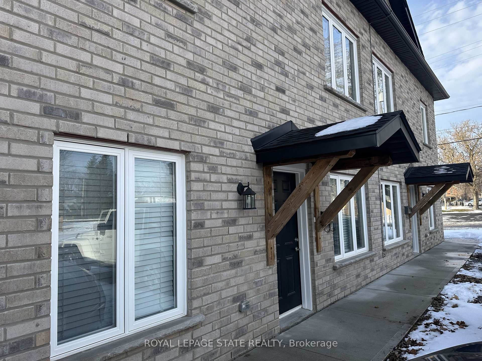 Photo 3 of 248 Port Colborne Drive, Port Colborne, Main Street — HOMEH