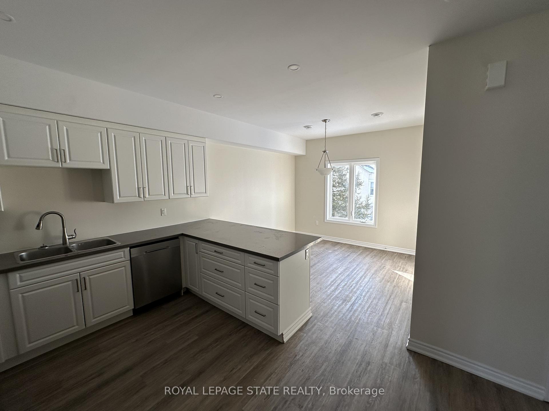 Photo 8 of 248 Port Colborne Drive, Port Colborne, Main Street — HOMEH