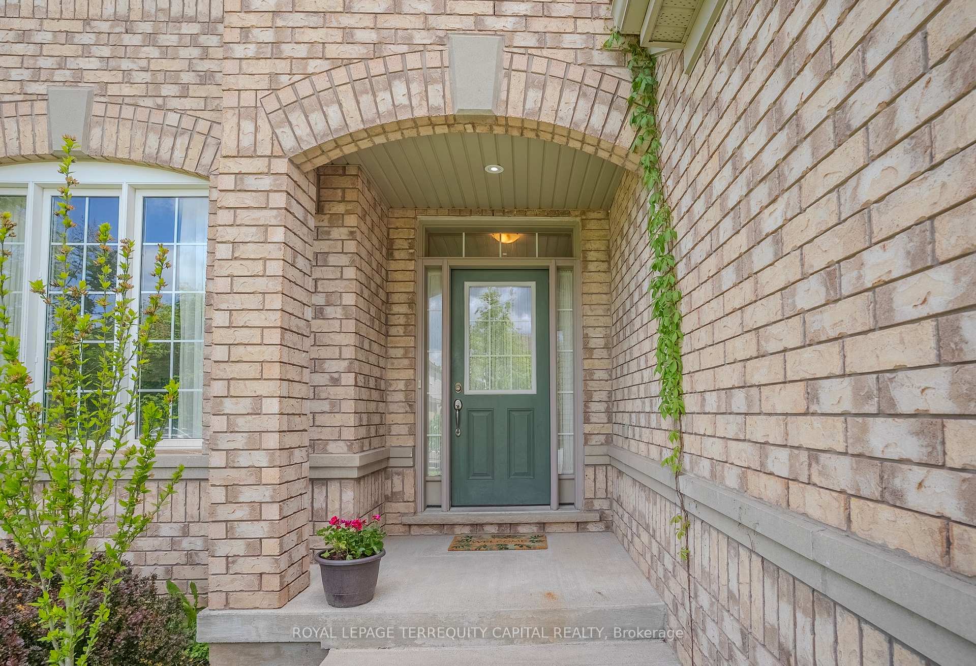 Photo 2 of 9072 Kudlac Street, Niagara Falls, Forestview — HOMEH
