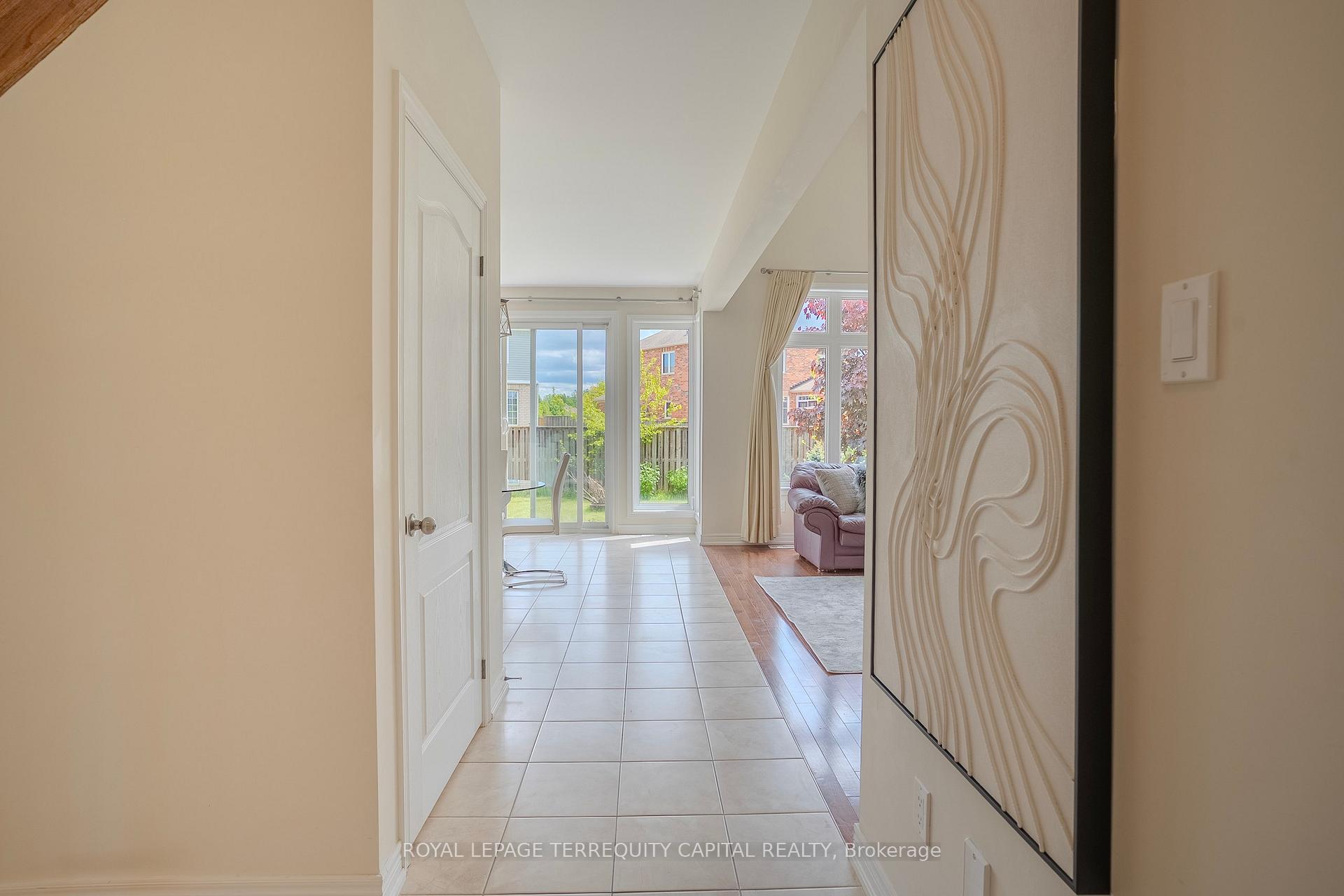 Photo 5 of 9072 Kudlac Street, Niagara Falls, Forestview — HOMEH