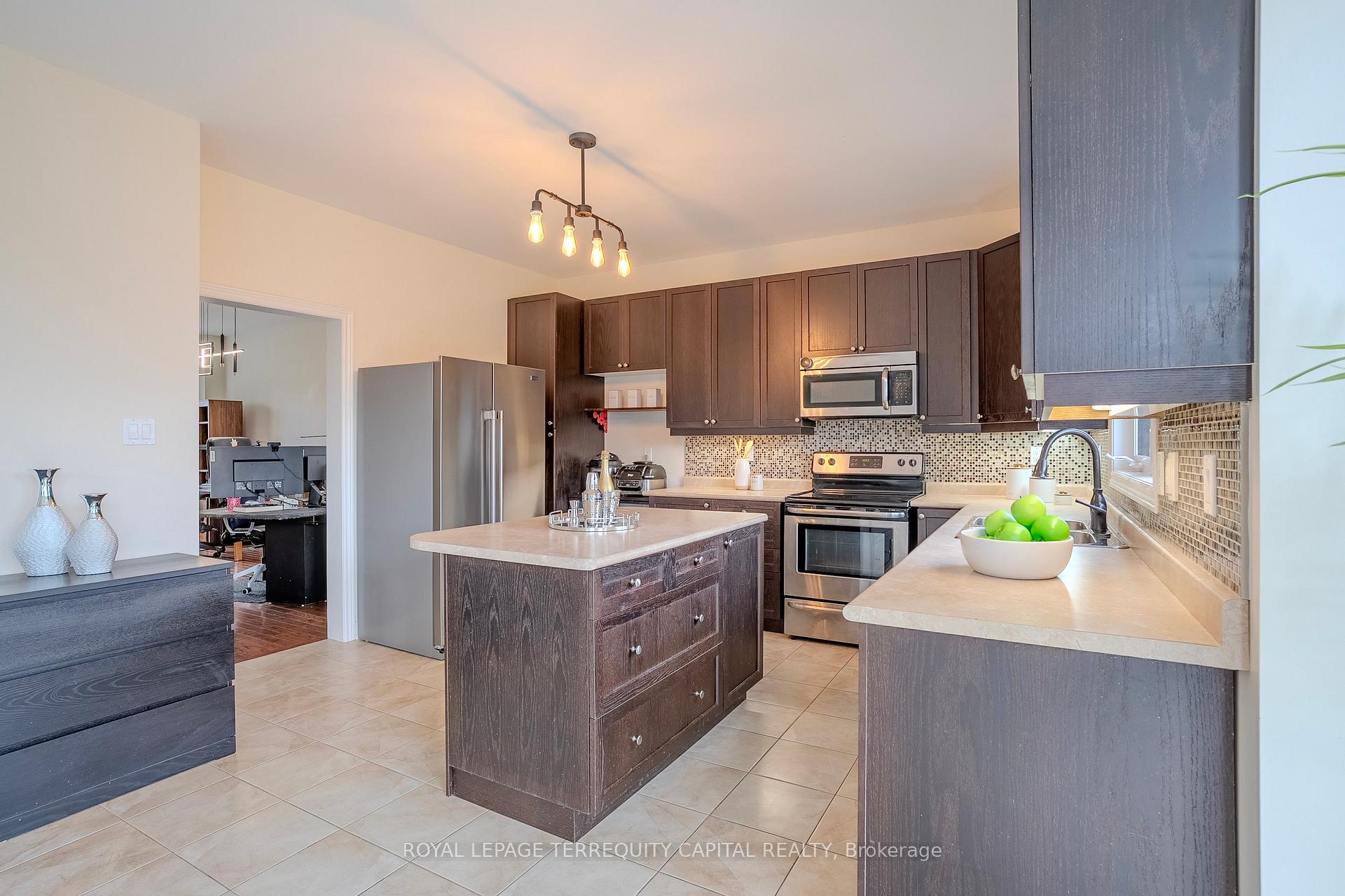 Photo 10 of 9072 Kudlac Street, Niagara Falls, Forestview — HOMEH