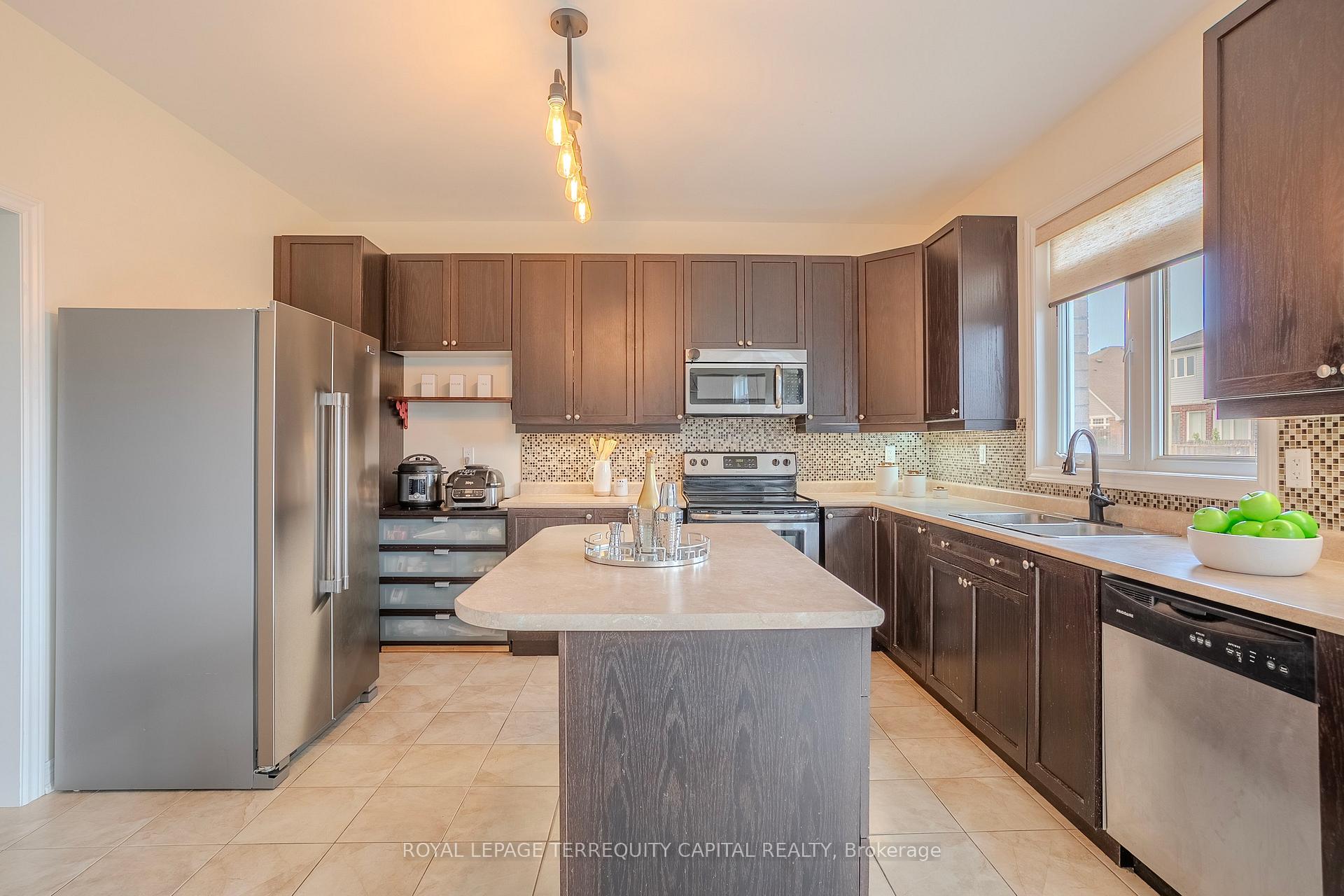 Photo 11 of 9072 Kudlac Street, Niagara Falls, Forestview — HOMEH
