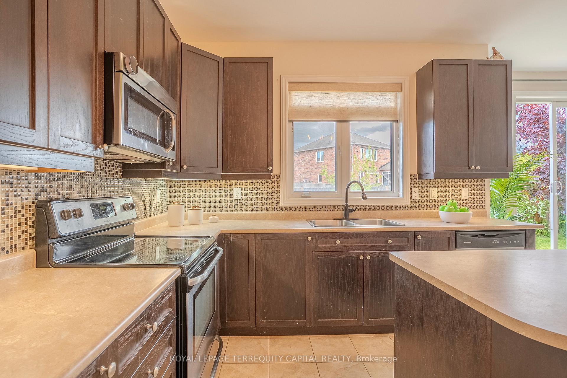 Photo 12 of 9072 Kudlac Street, Niagara Falls, Forestview — HOMEH