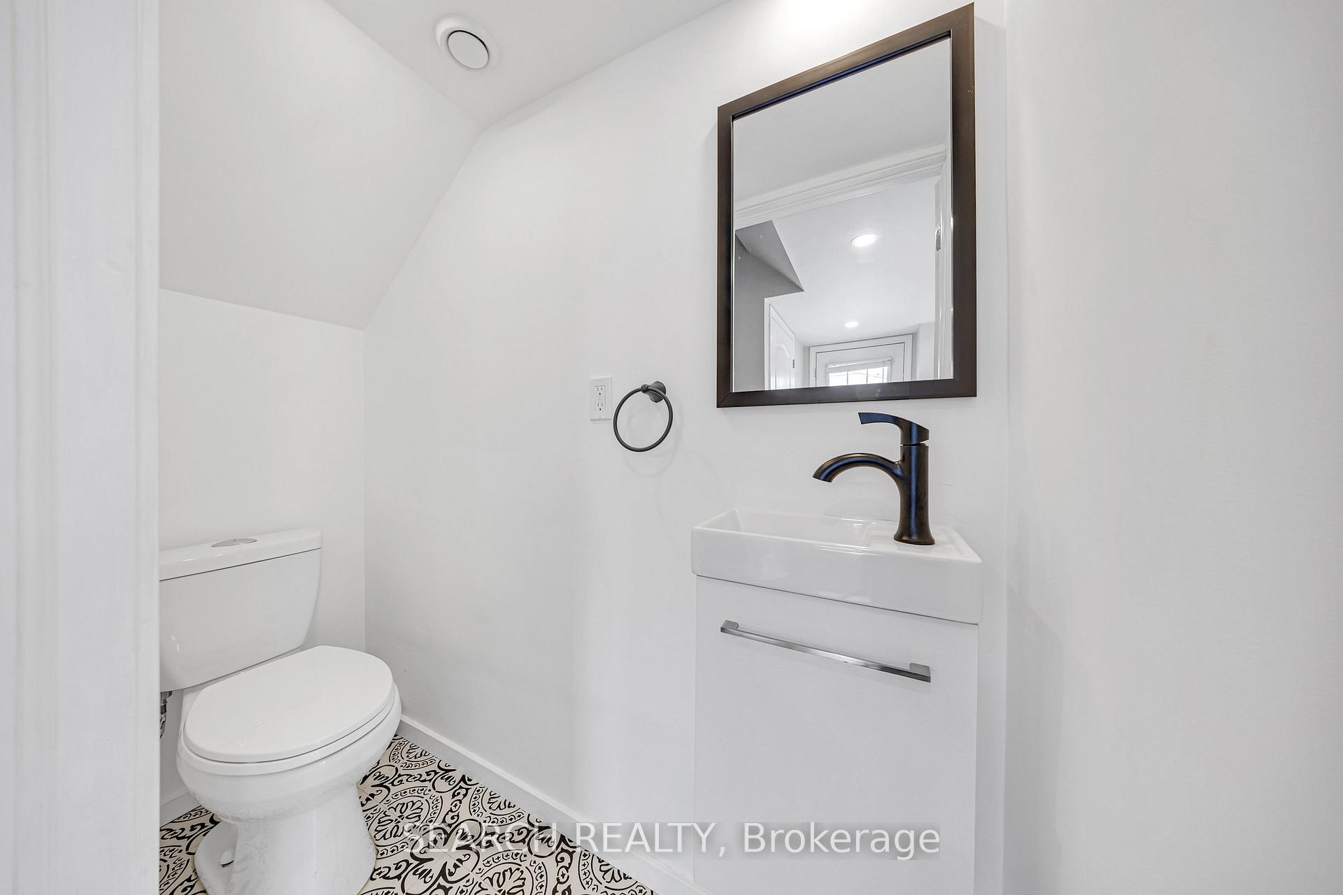Photo 6 of 2400 Bronzedale Street, Pickering, Duffin Heights — HOMEH