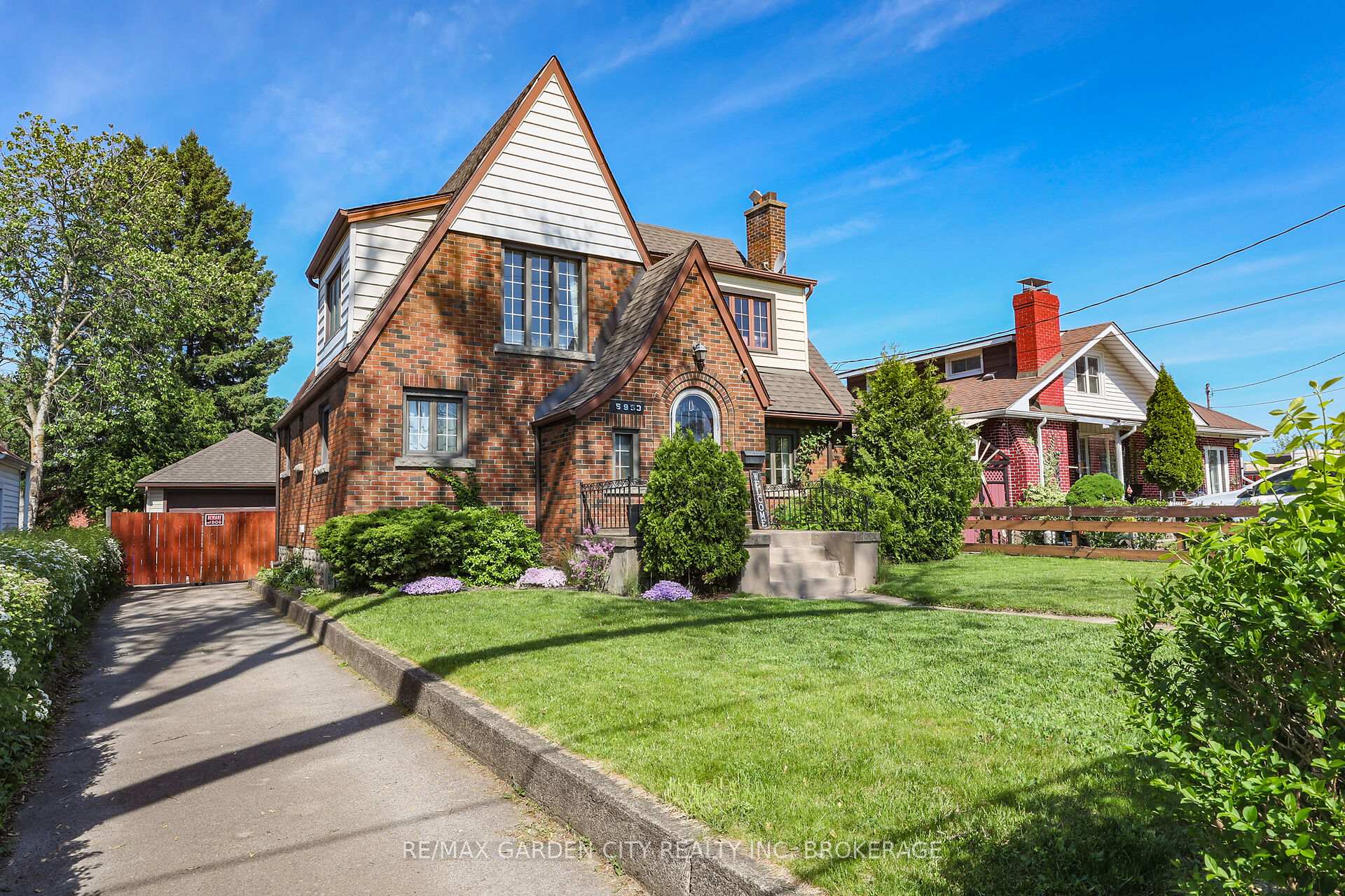 Front of 5953 Carlton Avenue