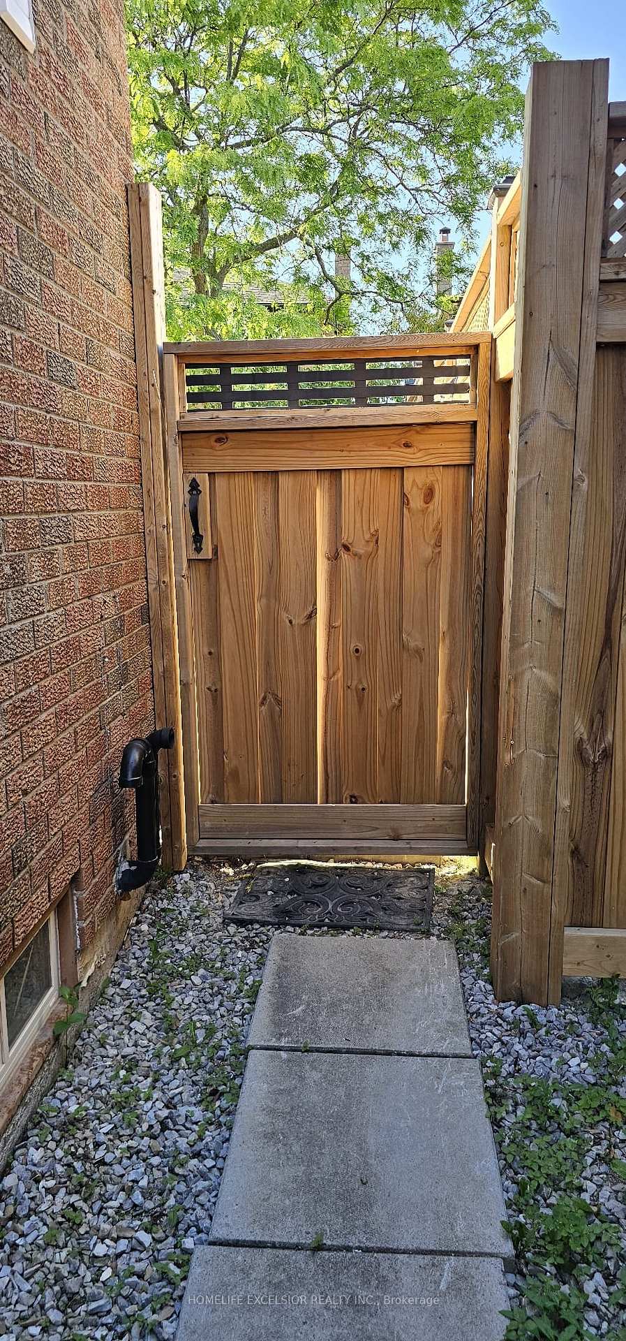 Photo 3 of 683 Chiron (Basement) Crescent, Pickering, Amberlea — HOMEH