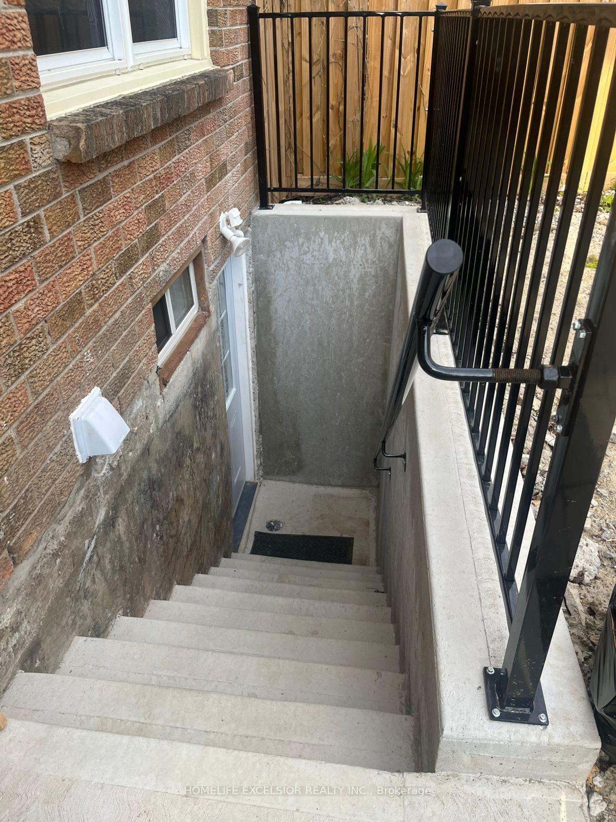 Photo 4 of 683 Chiron (Basement) Crescent, Pickering, Amberlea — HOMEH