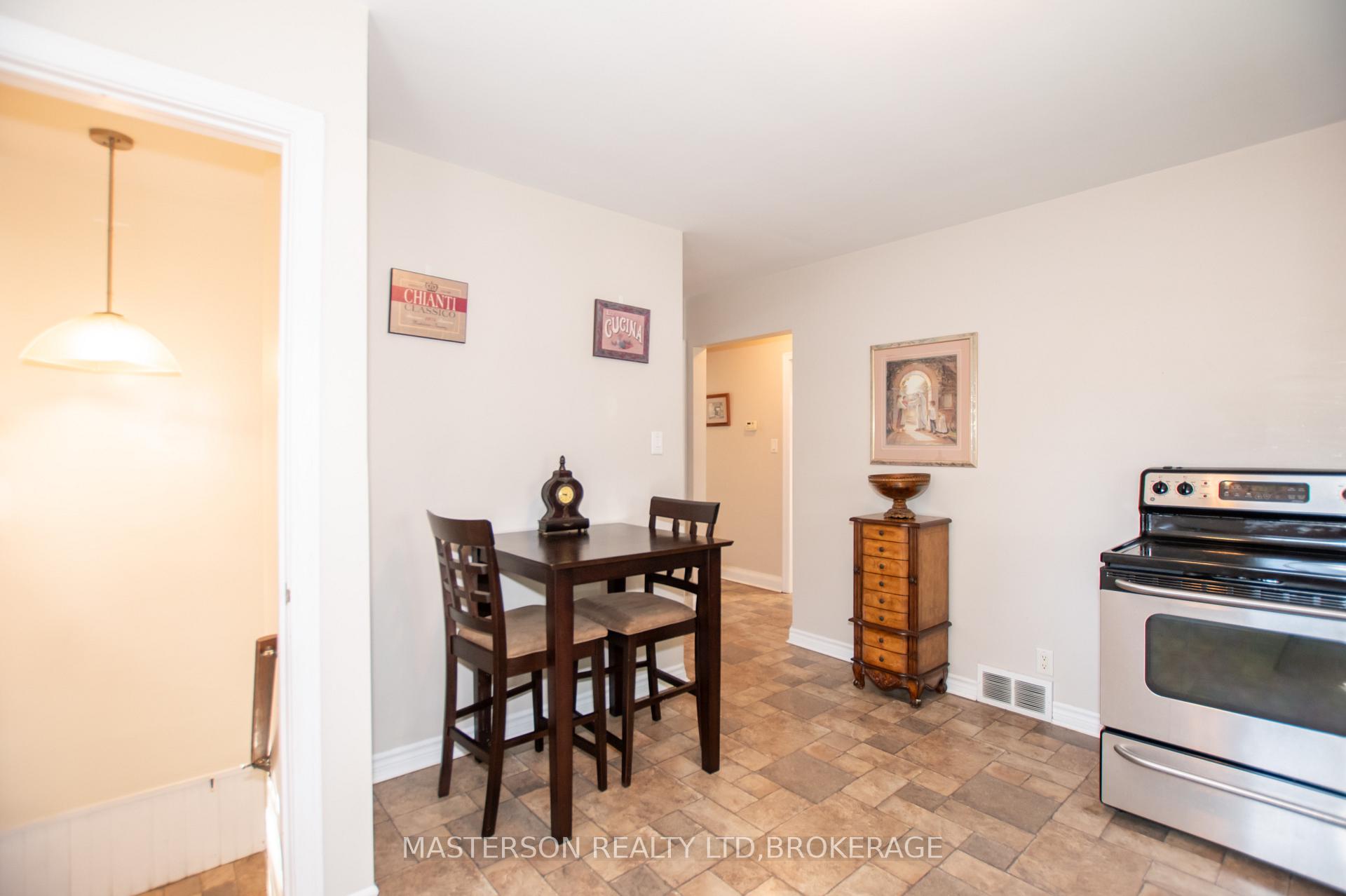 Photo 8 of 6313 Corwin Crescent, Niagara Falls, Dorchester — HOMEH