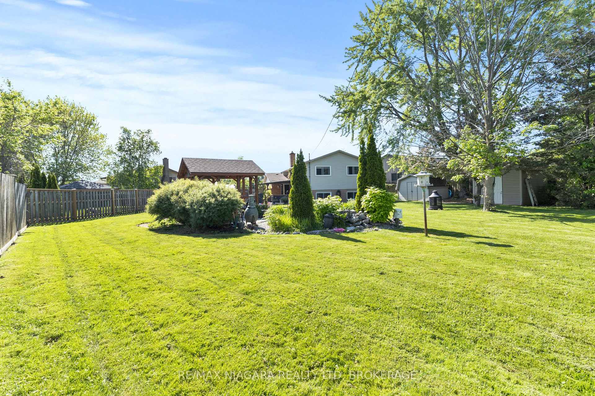 Photo 4 of 8410 Mundare Crescent, Niagara Falls, Chippawa — HOMEH