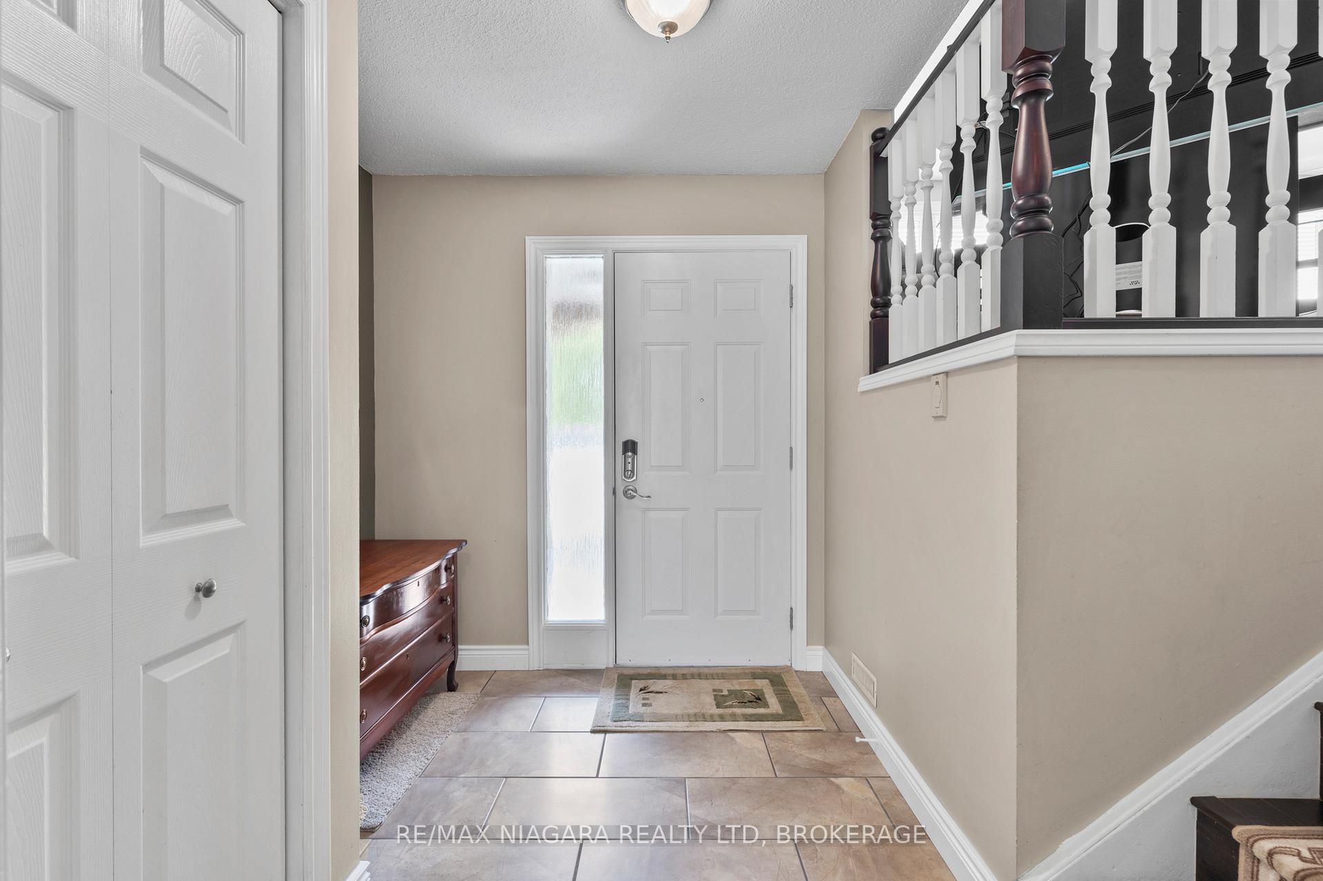 Photo 8 of 8410 Mundare Crescent, Niagara Falls, Chippawa — HOMEH