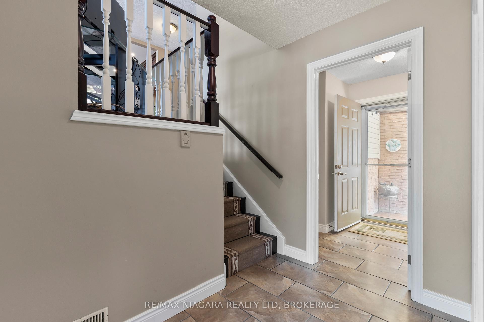 Photo 9 of 8410 Mundare Crescent, Niagara Falls, Chippawa — HOMEH