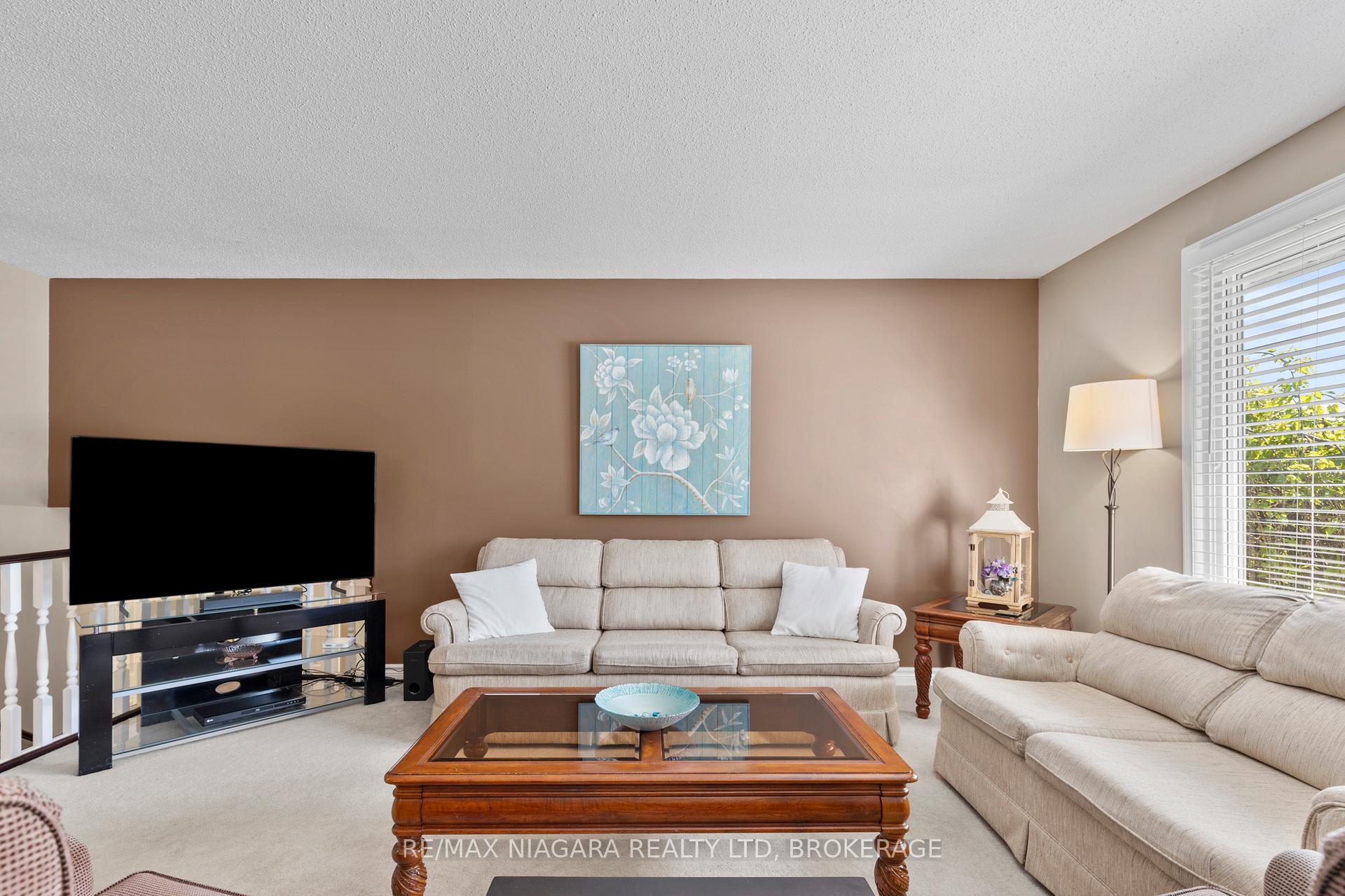 Photo 12 of 8410 Mundare Crescent, Niagara Falls, Chippawa — HOMEH