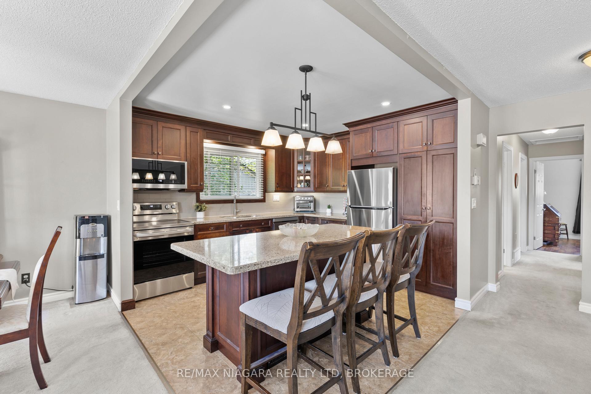Photo 13 of 8410 Mundare Crescent, Niagara Falls, Chippawa — HOMEH