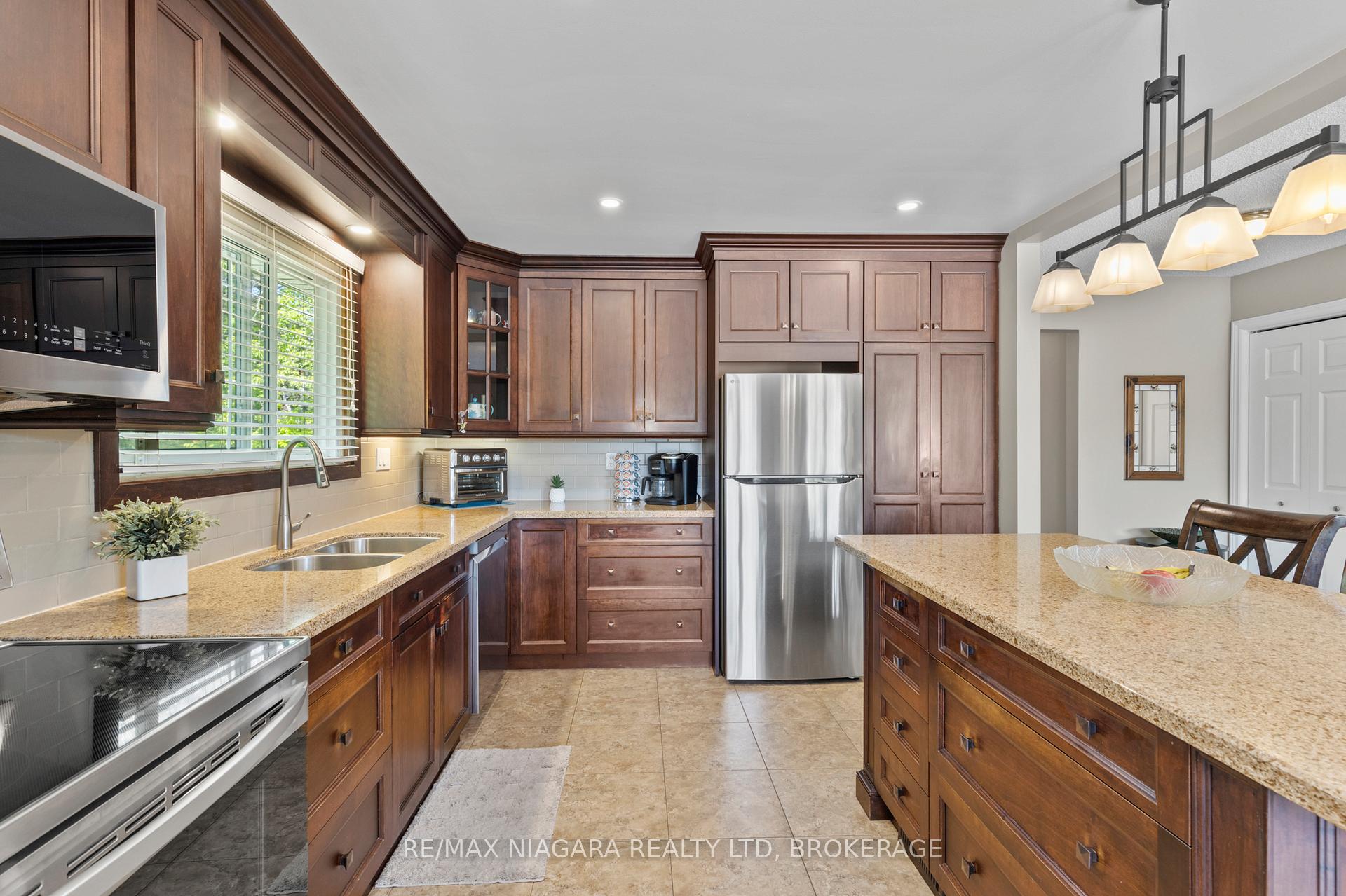 Photo 14 of 8410 Mundare Crescent, Niagara Falls, Chippawa — HOMEH
