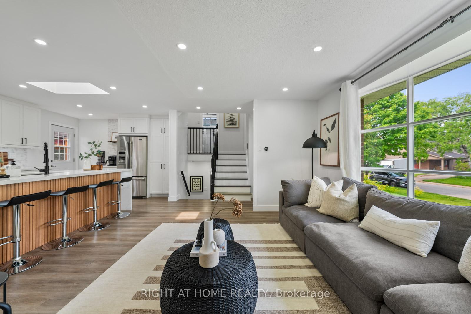Photo 1 of 820 Zator Avenue, Pickering, Bay Ridges — HOMEH