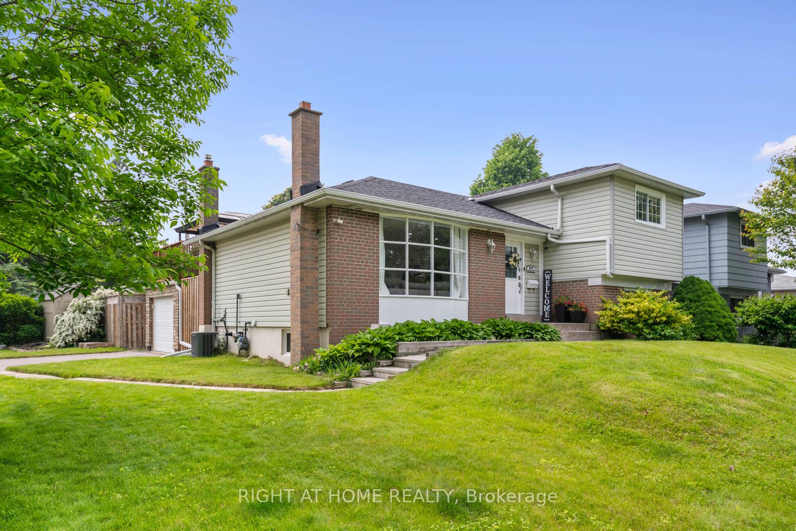 Photo 3 of 820 Zator Avenue, Pickering, Bay Ridges — HOMEH
