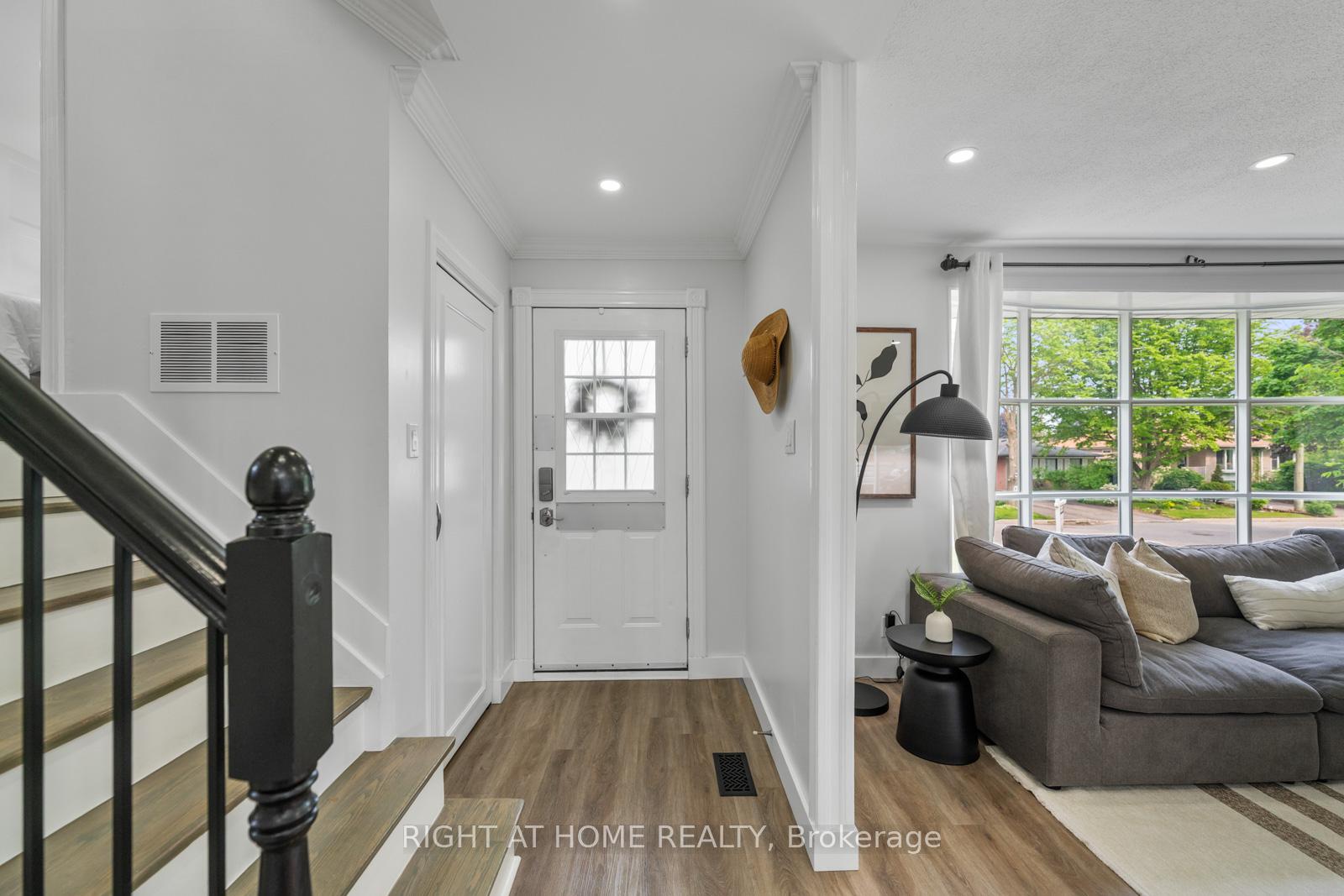 Photo 4 of 820 Zator Avenue, Pickering, Bay Ridges — HOMEH