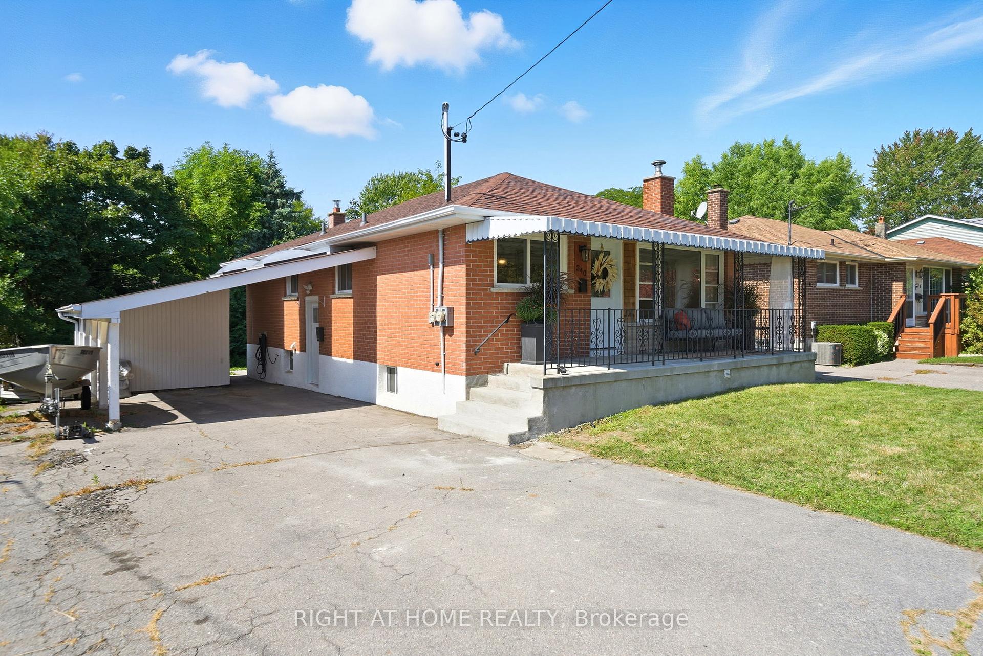 Front of 340 Grandview Street S