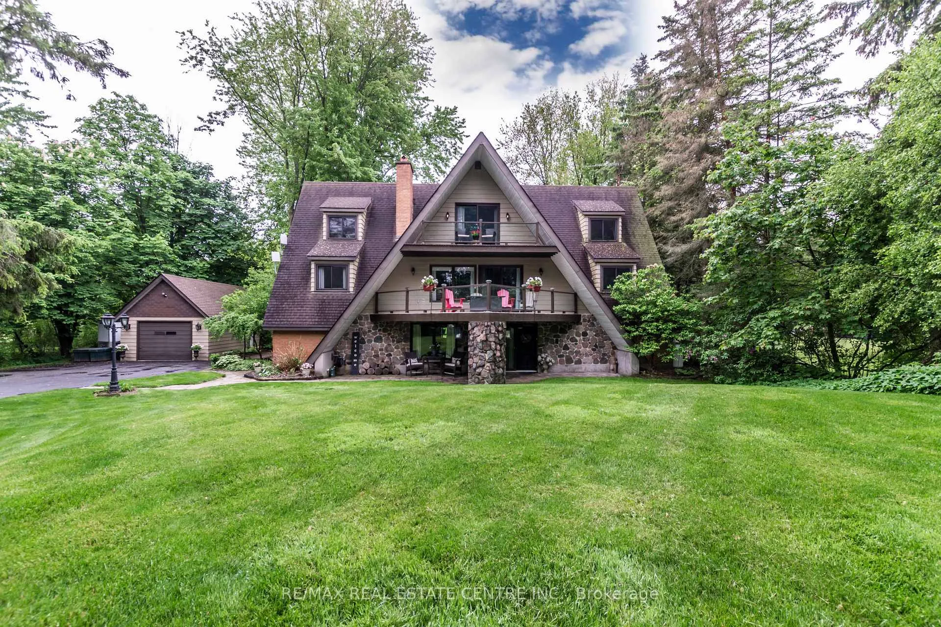 Photo 1 of 6607 Ellis Road, Puslinch, Puslinch Lake Settlement Areas — HOMEH