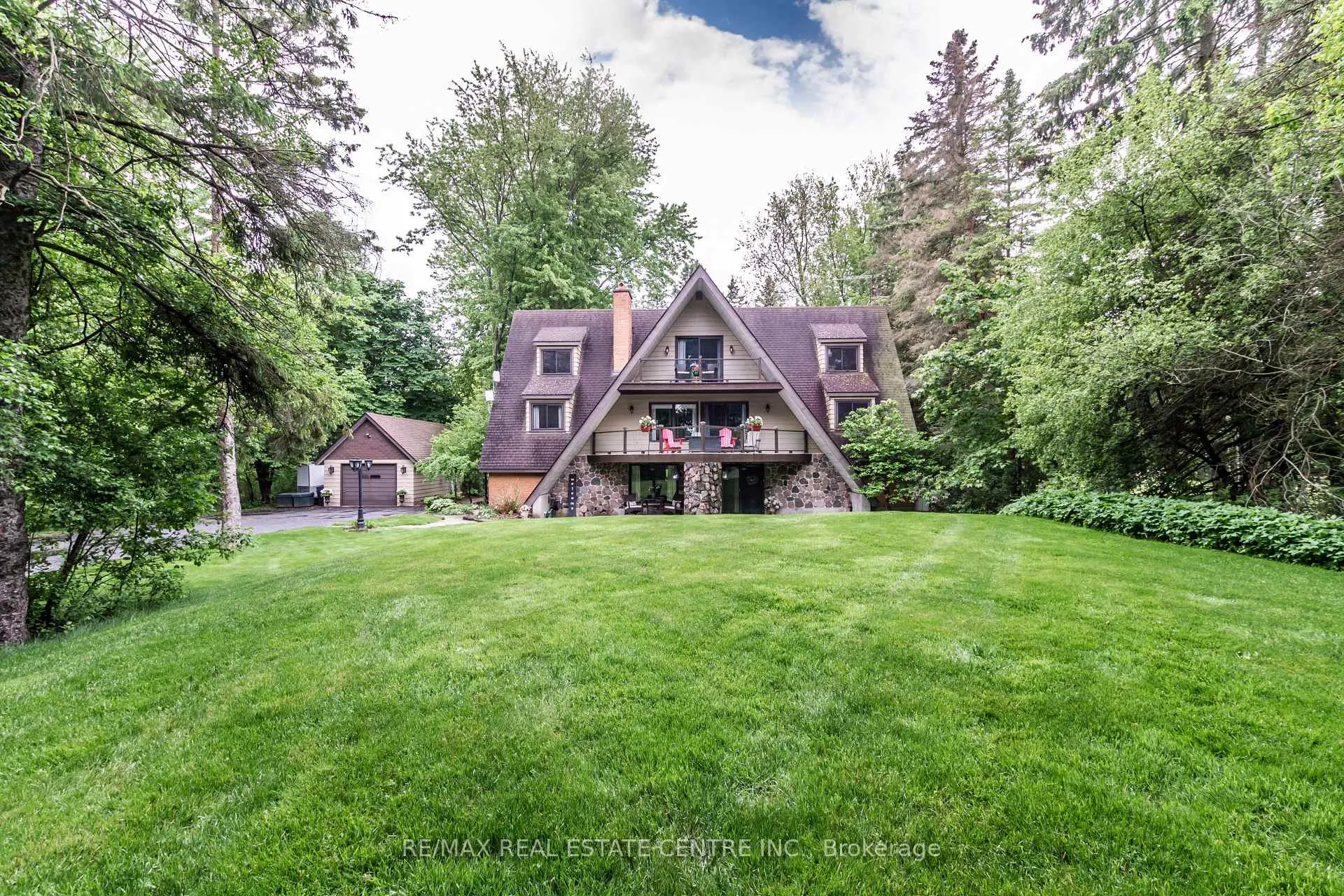 Photo 2 of 6607 Ellis Road, Puslinch, Puslinch Lake Settlement Areas — HOMEH