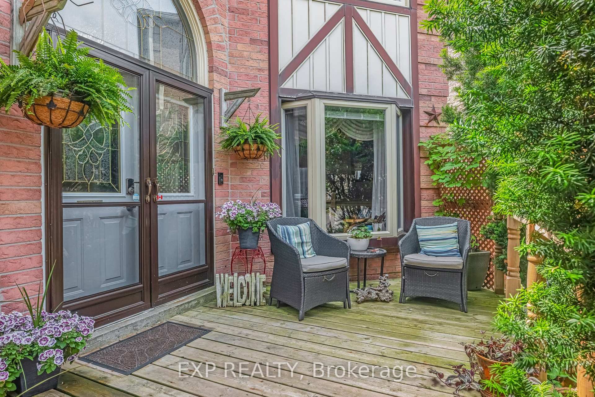 Photo 2 of 1064 Maury Crescent, Pickering, Liverpool — HOMEH